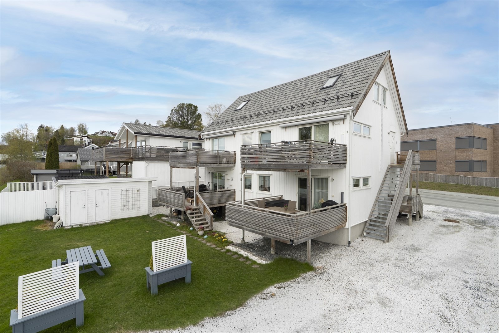 Flotte uteområder med felles hage. Galleribilde