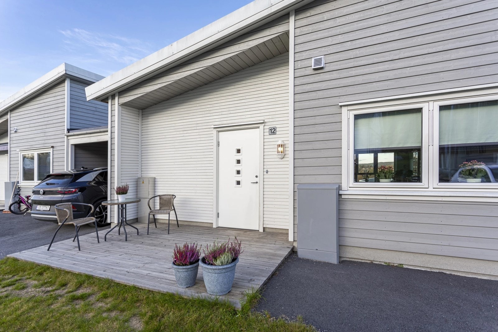 Liten platting foran inngangen ! Galleribilde