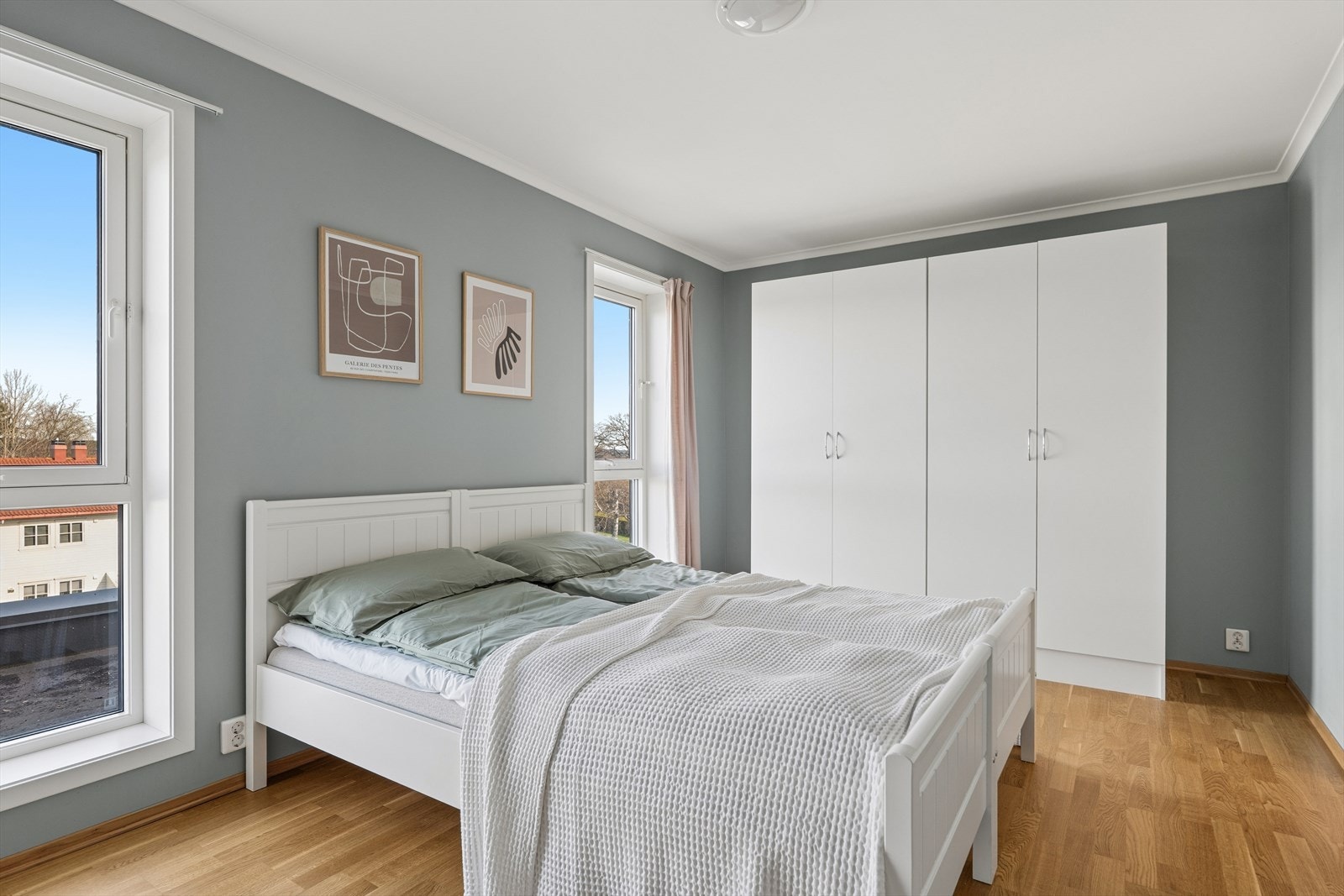 Hovedsoverommet er på 14,5 m² og har, som resten av oppholdsrommene, vannbåren gulvvarme. Galleribilde