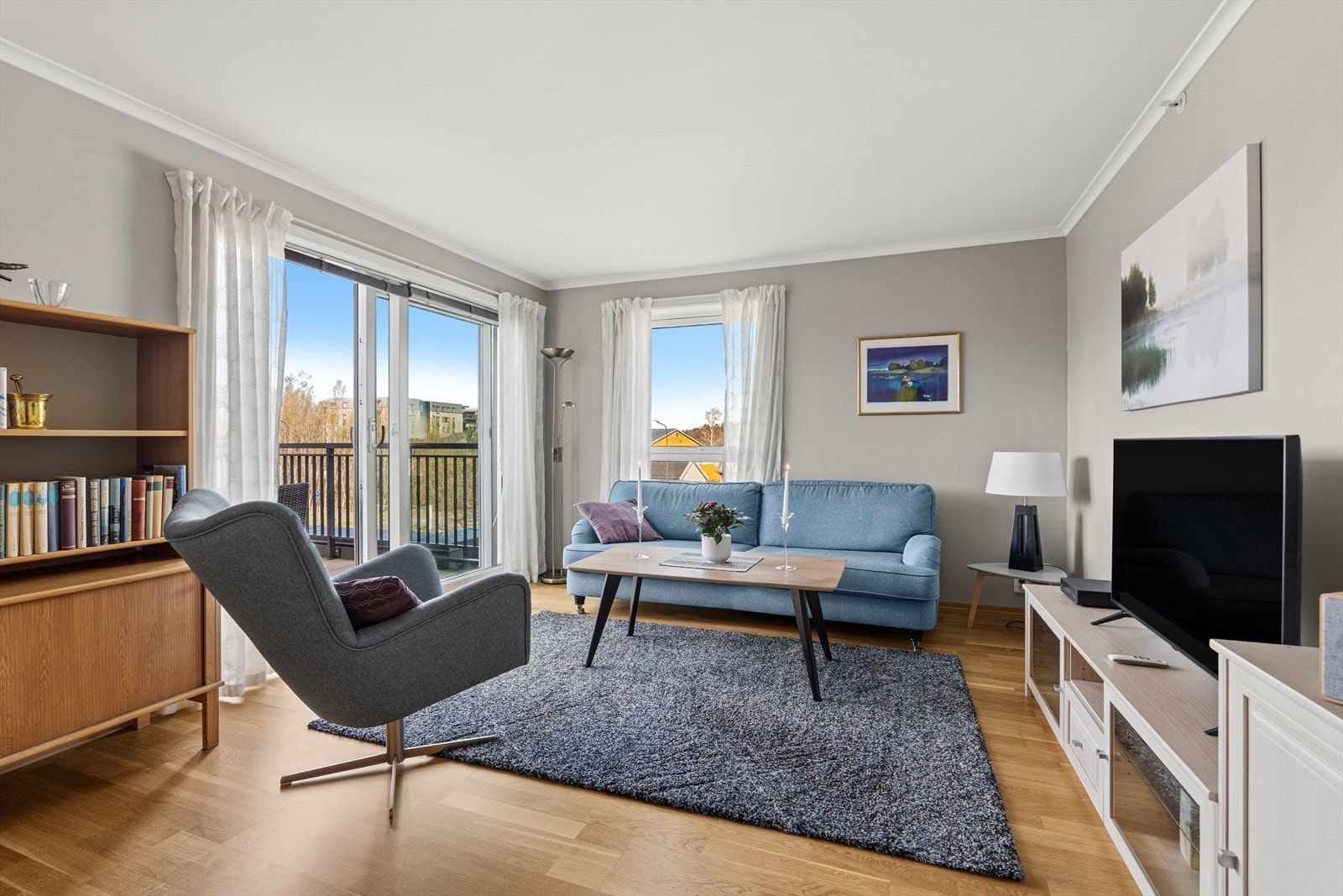 Leiligheten har vannbåren varme i stue, hall og soverom, som sikrer en jevn og energieffektiv oppvarming. Galleribilde