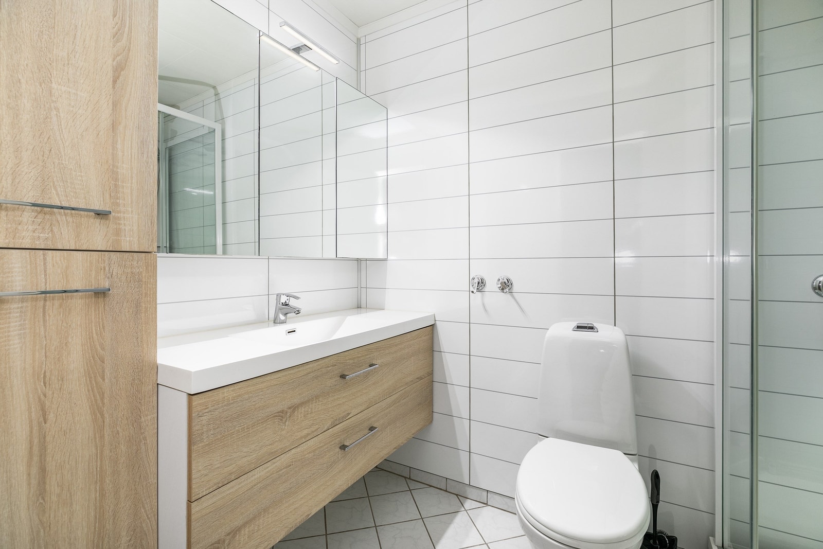 Badet ble i 2015 oppgradert med blant annet nye møbler og våtromsplater som ble montert utenpå eksisterende vegger. Galleribilde