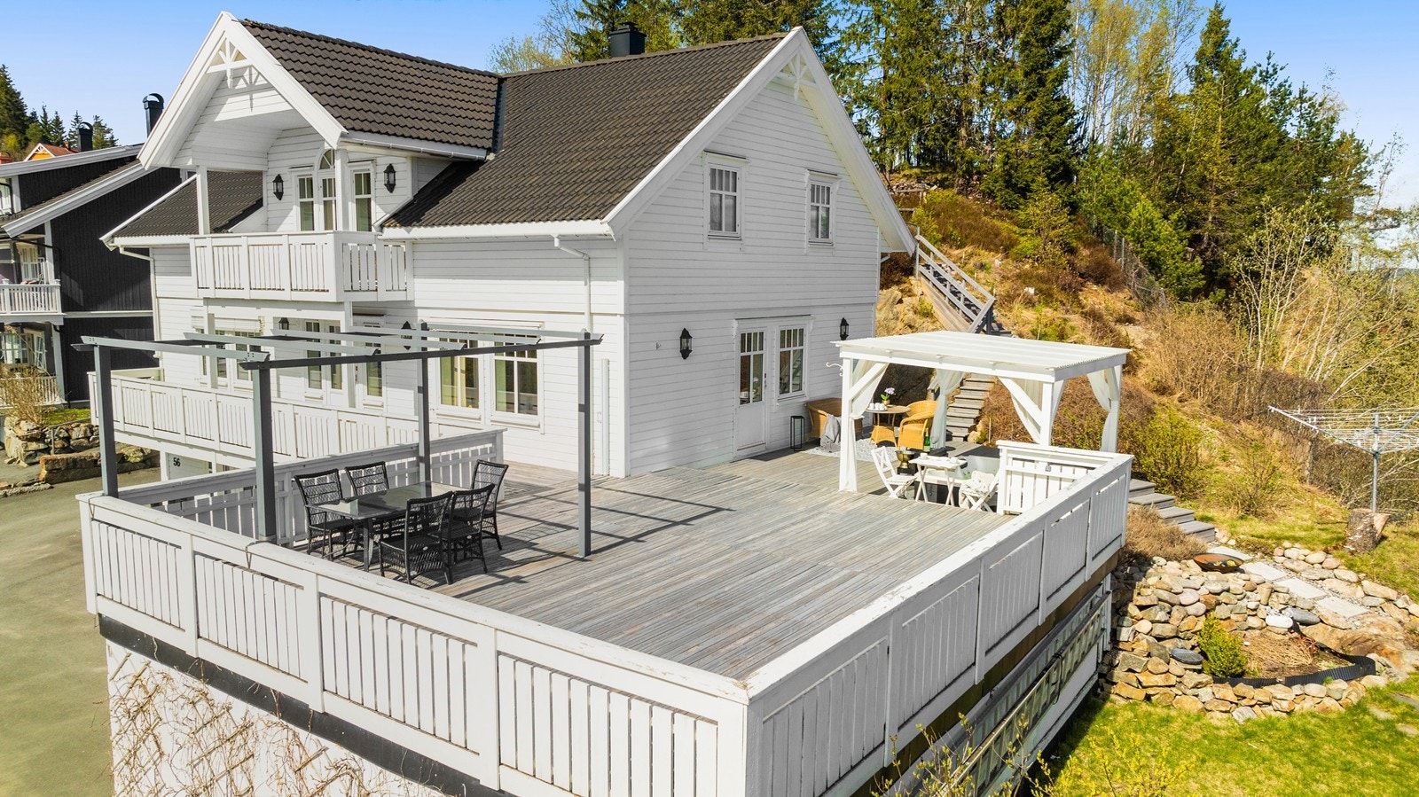 Terrassen areal er på ca 95 m². Galleribilde
