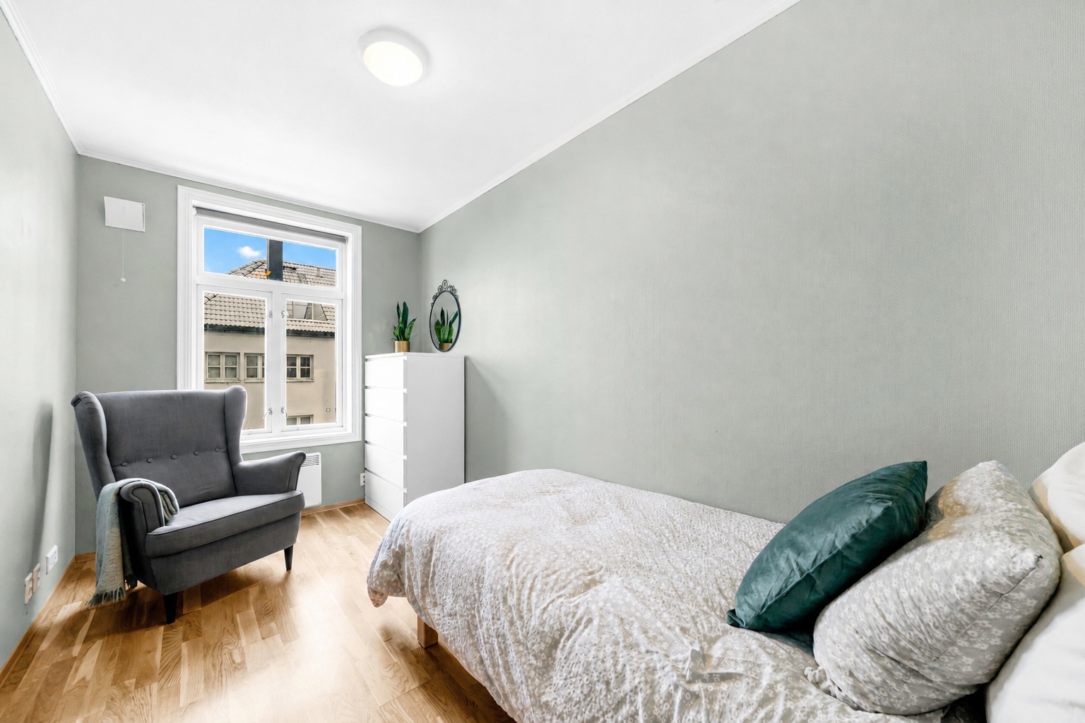 Det andre soverommet er på 8m² og kan benyttes som gjesterom, kontor eller leies ut. Galleribilde