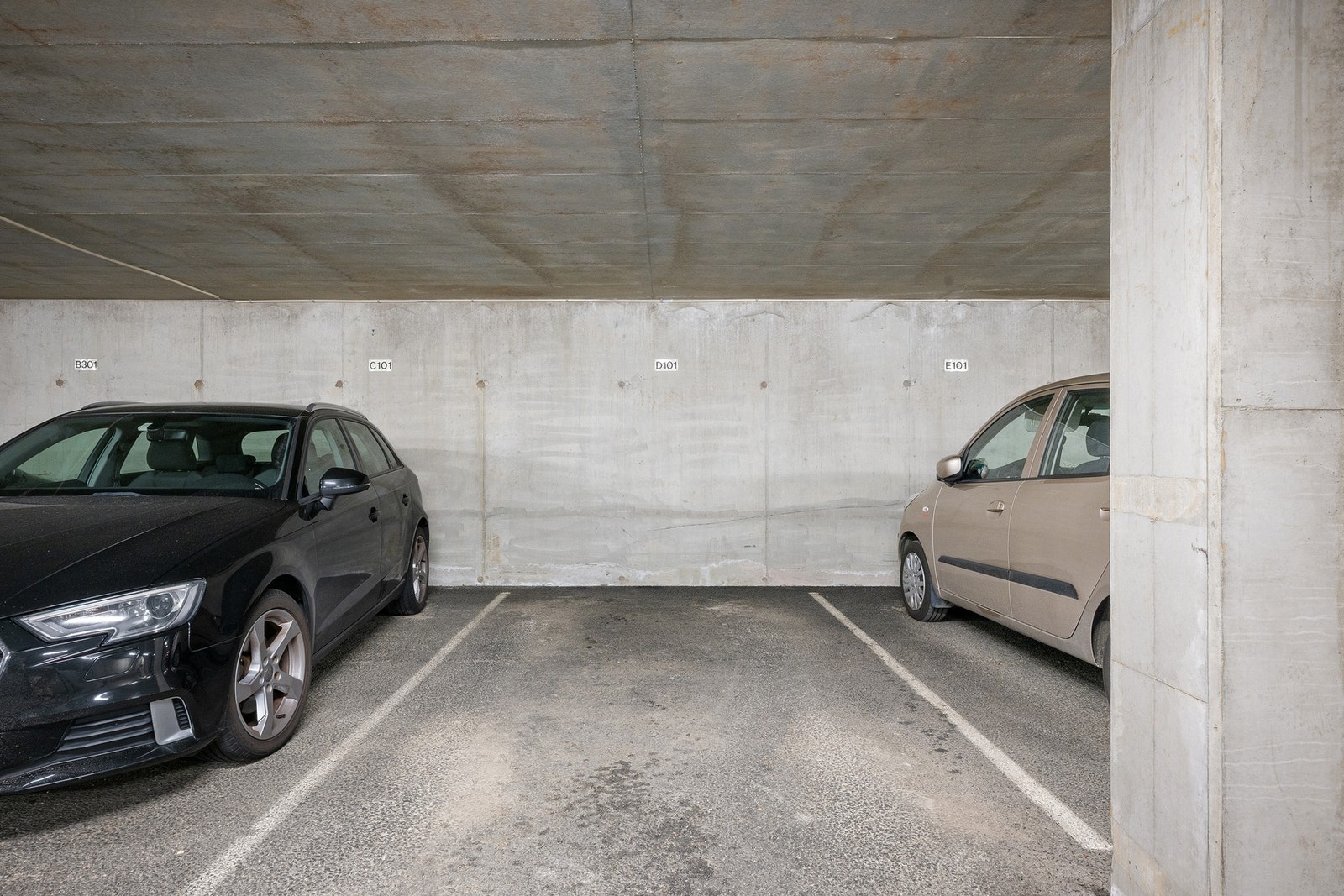 Leiligheten har fast parkeringsplass i lukket anlegg, med mulighet for installasjon av elbillader Galleribilde