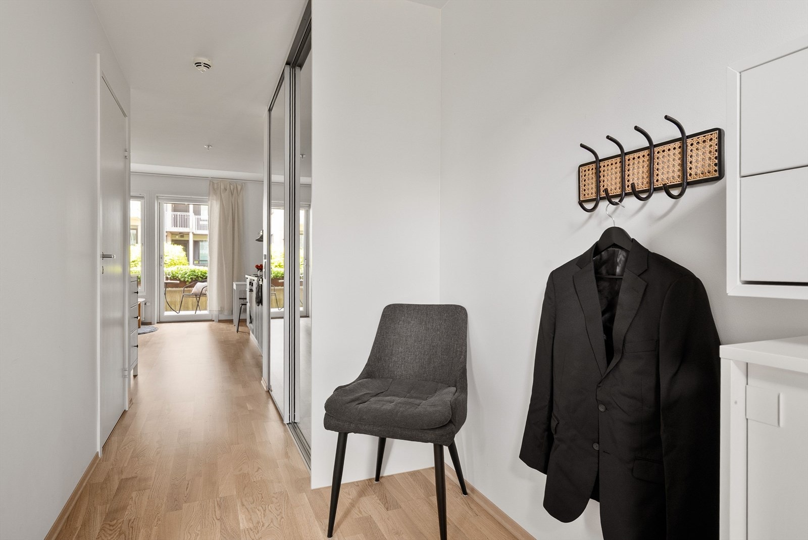 Entréen har skyvedørsgarderobe som sørger for godt med lagringsplass. Galleribilde