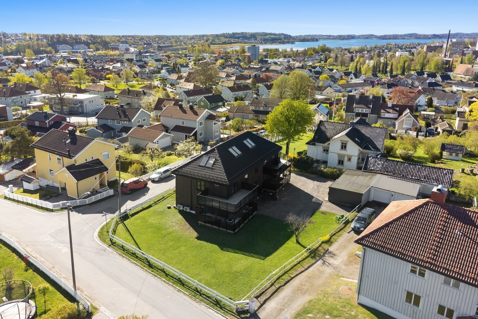 Fra eiendommen er det utsyn over Solvang og innseilingen til Tønsberg. Galleribilde
