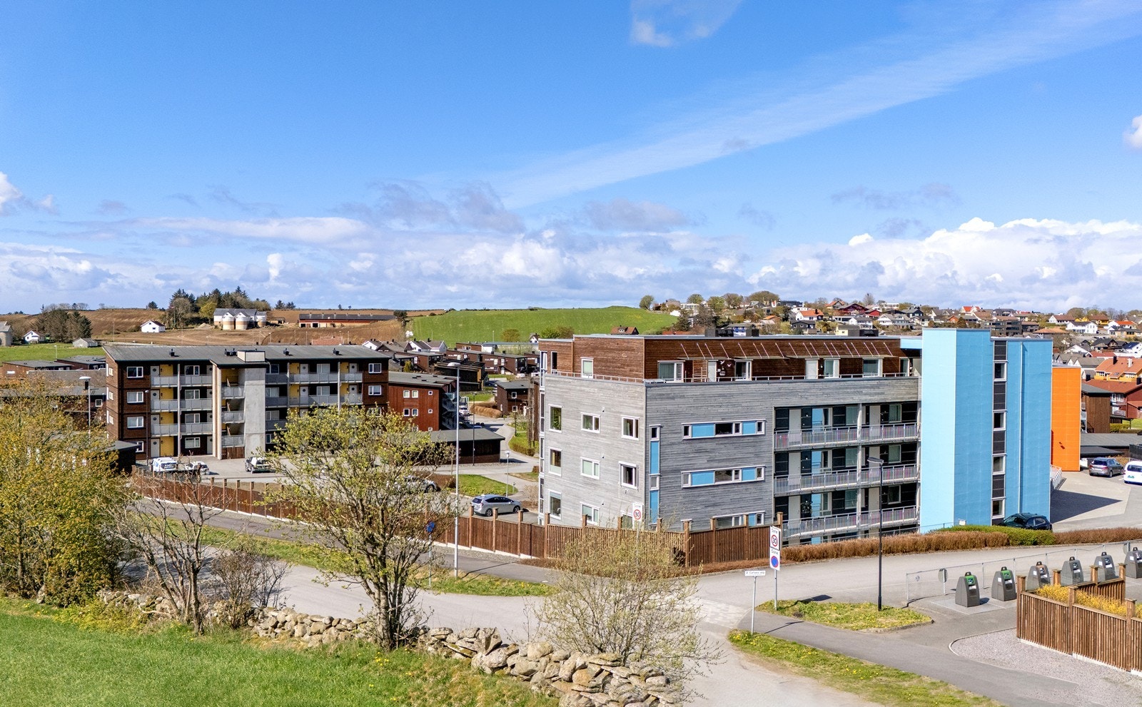 Sameiet kan skilte med eget dekkhotell, sykkelparkering, verksted og felles bod til utstyr. Galleribilde