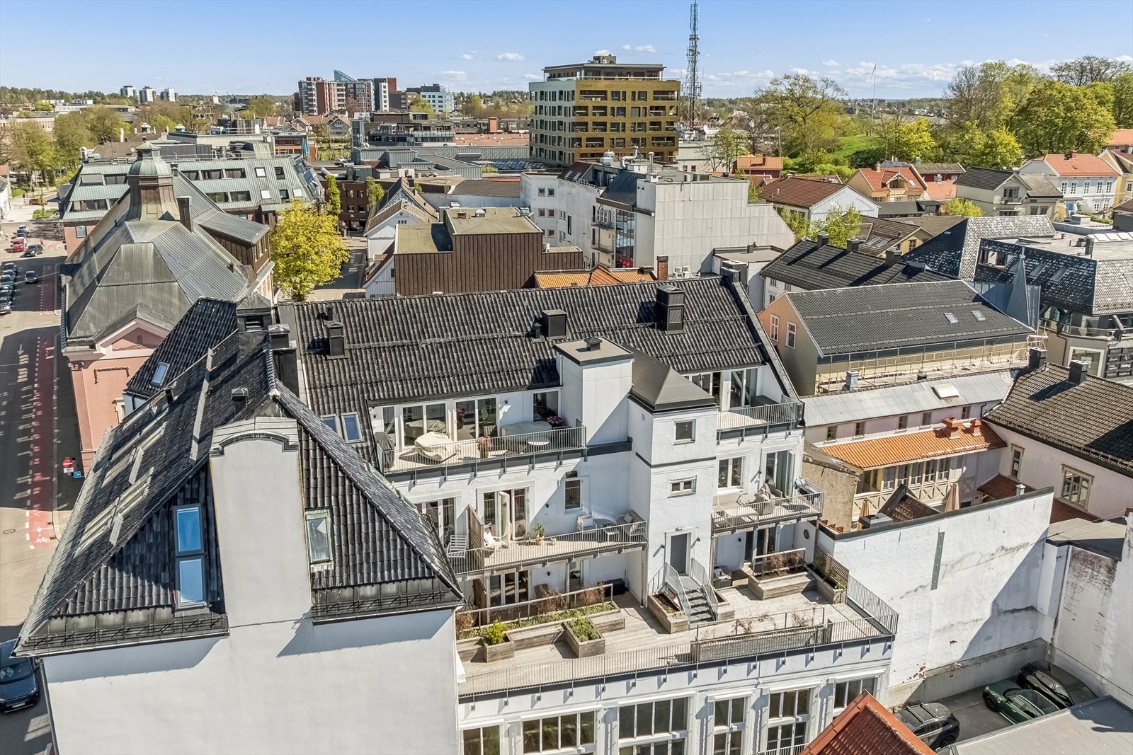 Felles terrasse og egen balkong Galleribilde