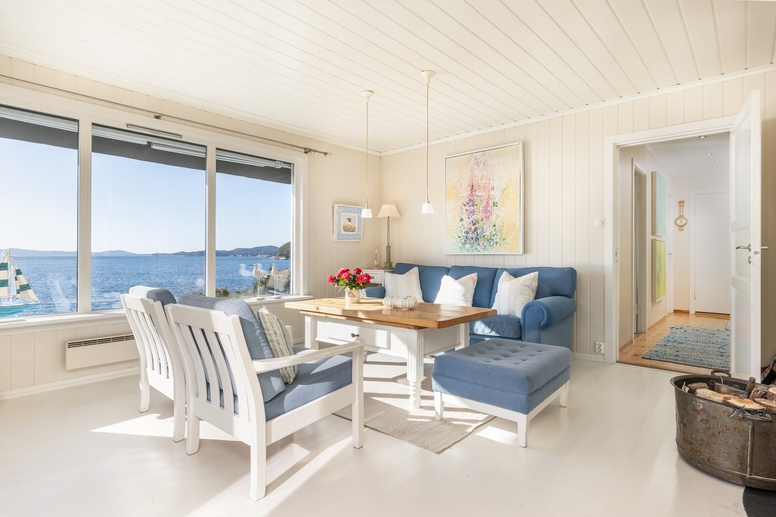 Fra stuen går man videre inn i soveromsdelen i hovedhytten. Galleribilde