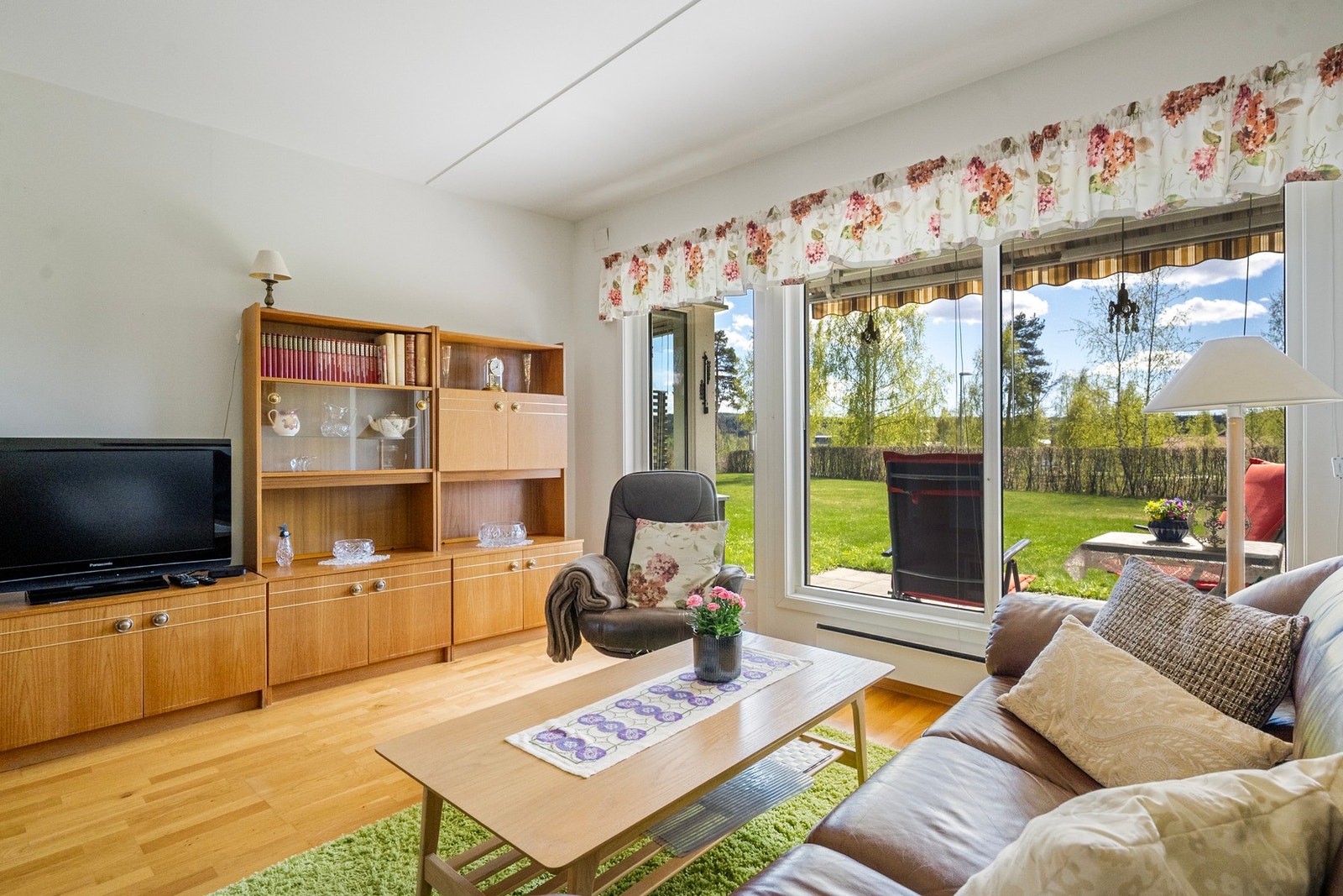 Store vinduer gir godt med lys inn Galleribilde