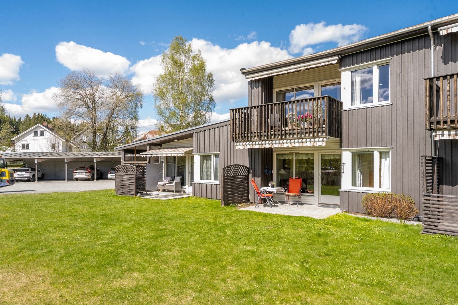 Plen og beplantning på borettslagets fellesområder. Galleribilde