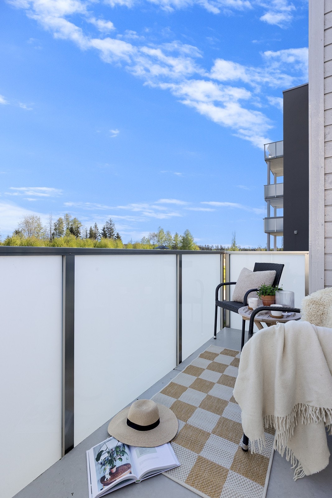 I tillegg har leiligheten en ekstra åpen del av balkongen på 4 m². Galleribilde