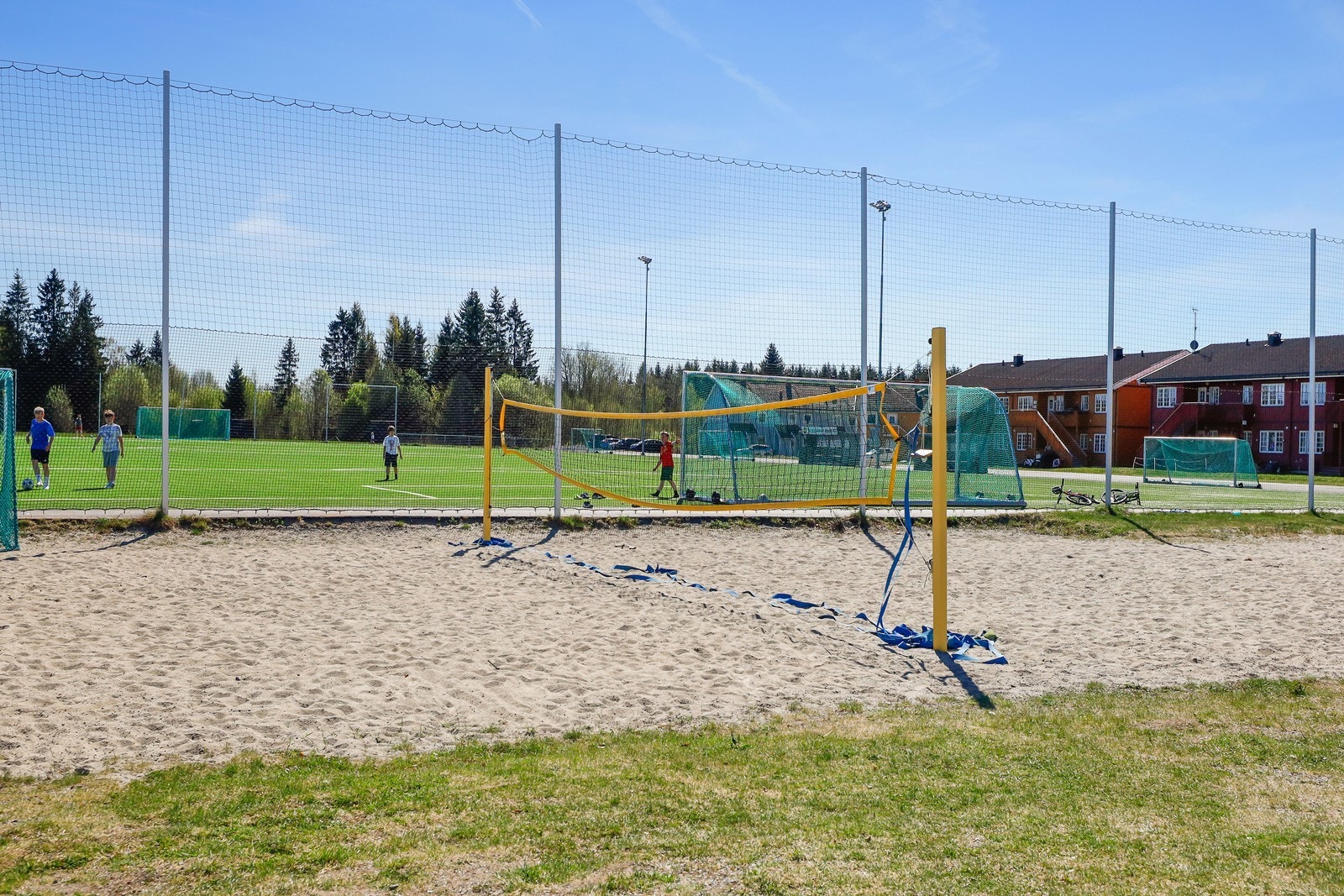 Nannestad idrettspark ligger like ved, med blant annet fotballbaner og sandvolleyballbane. Galleribilde