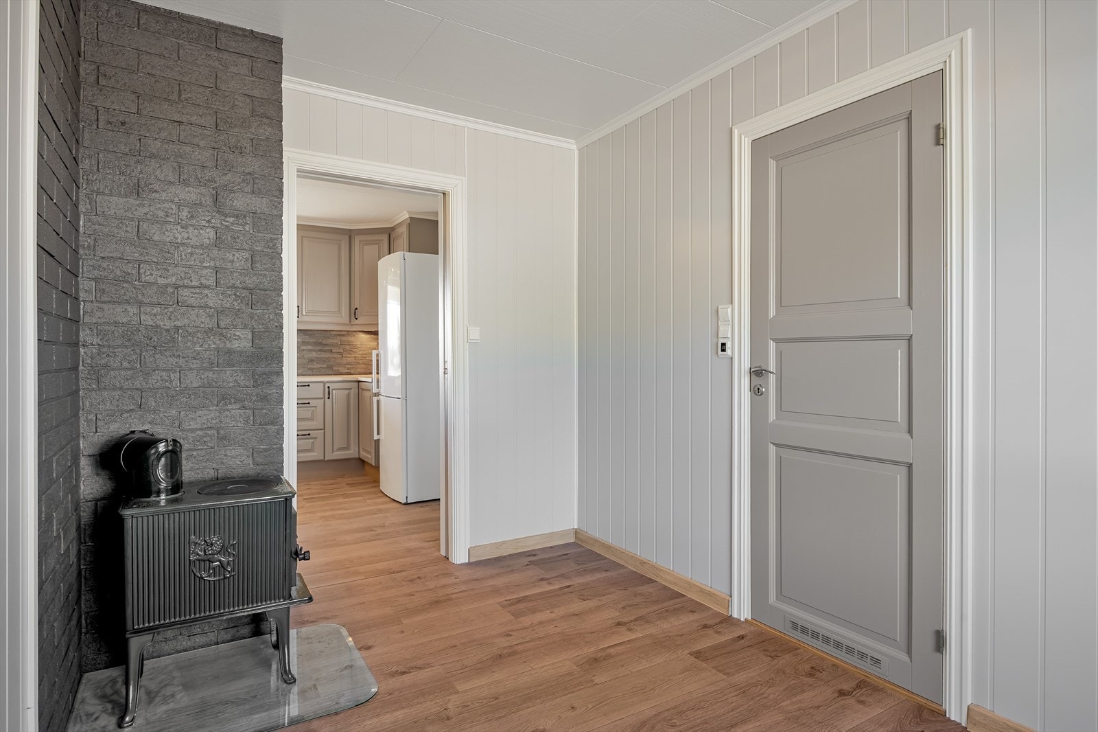 Dette soverommet har adkomst fra kjøkkenet og direkte adkomst til badet. Galleribilde