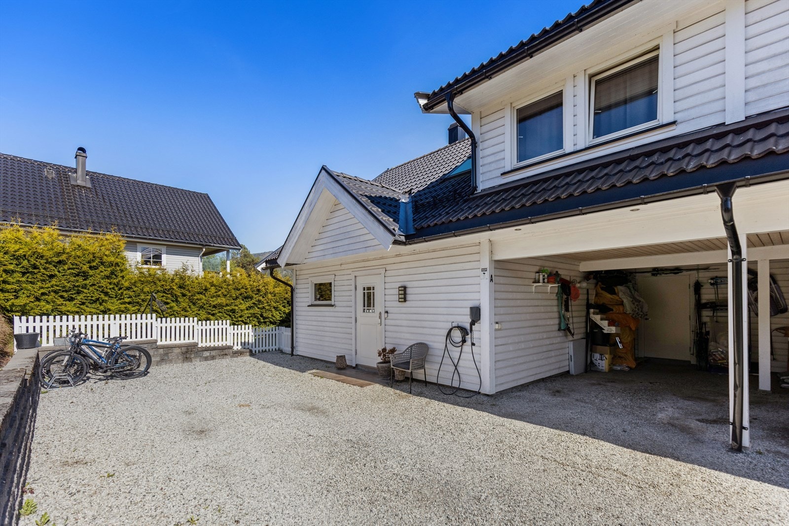 Eiendommen har egen carport og ligger med kort gangavstand til Kroka barnehage og flotte turområder. Galleribilde