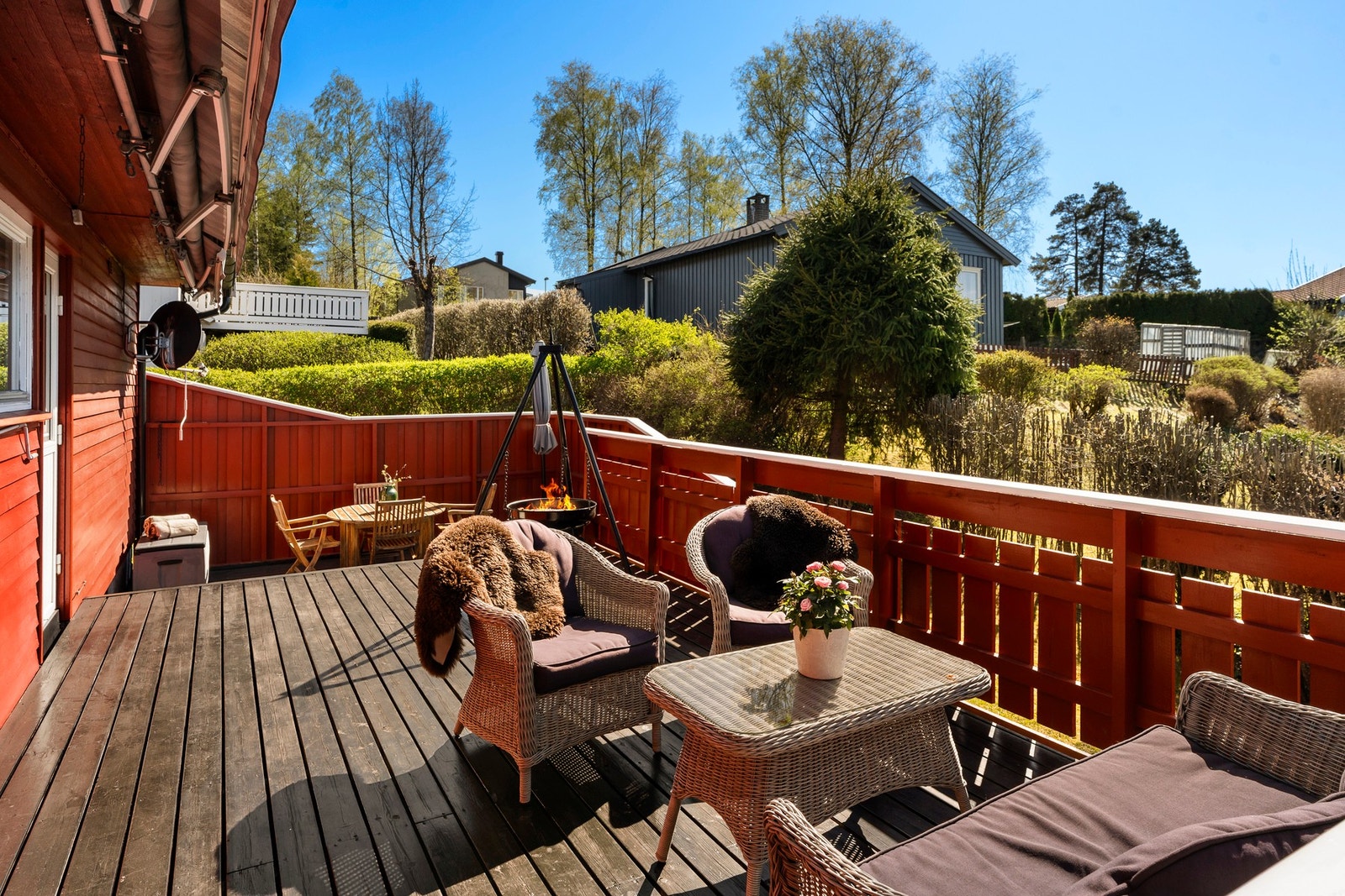 Rikelig med plass til sittegrupper i ulike soner. Galleribilde