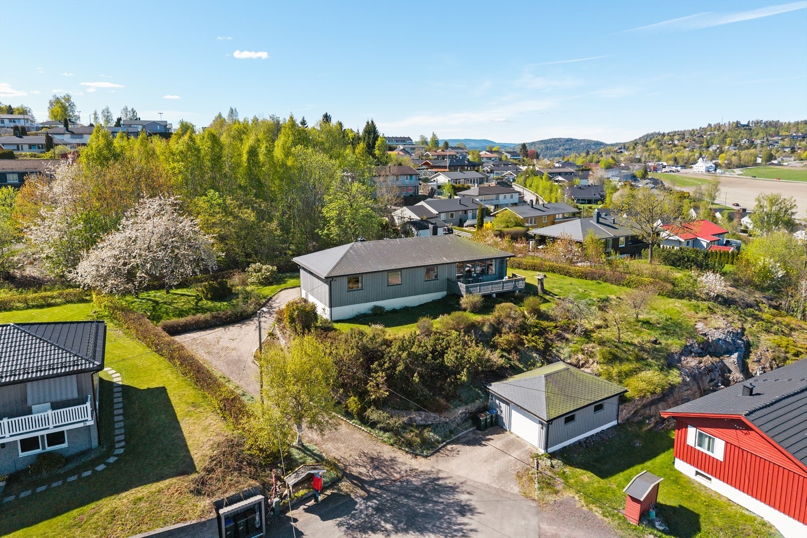 Under boligen er det kjeller med praktiske lagringsmuligheter. Galleribilde