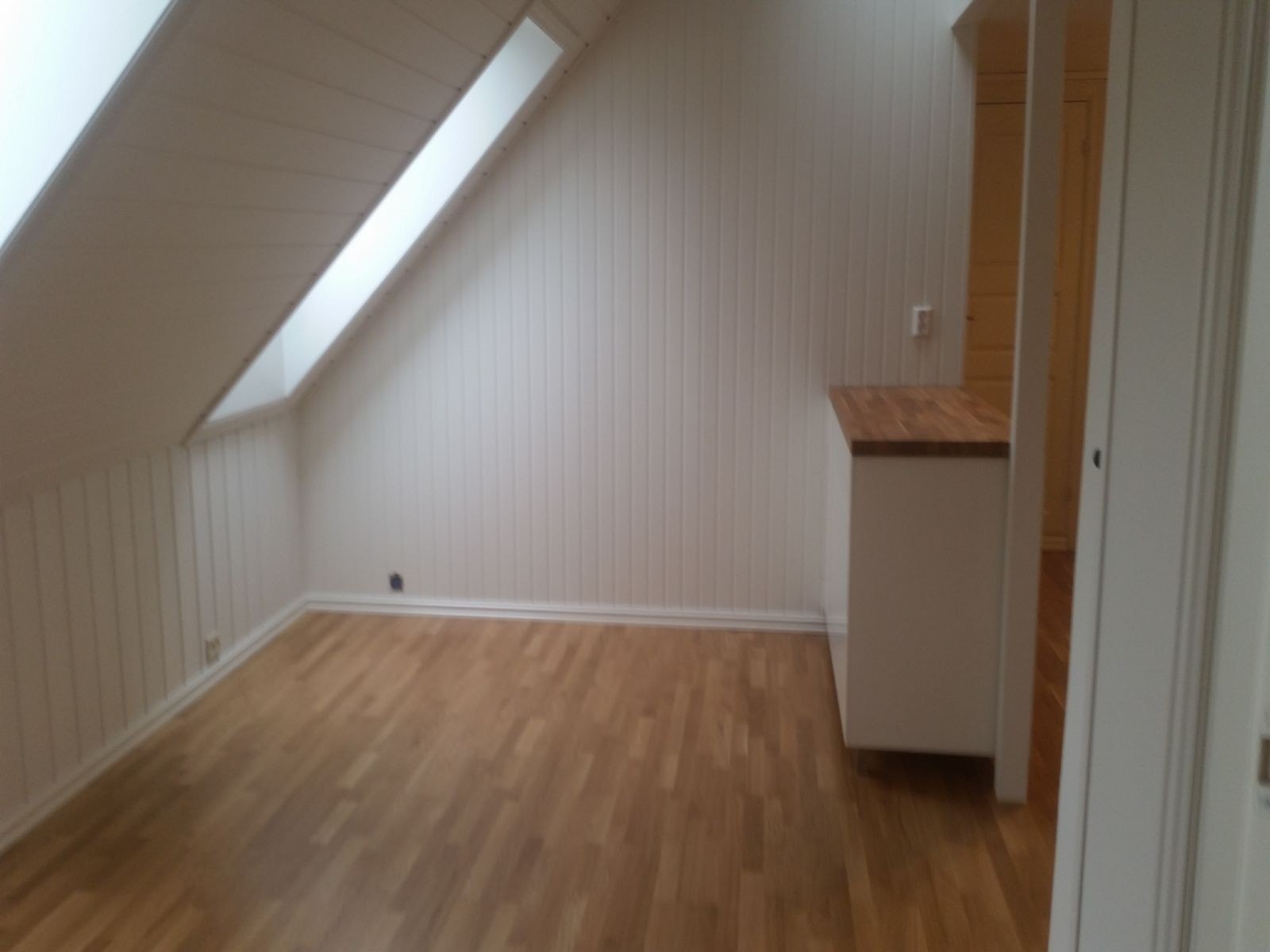 Stuen ble også pusset opp i 2015. Nytt gulv og malt. Galleribilde