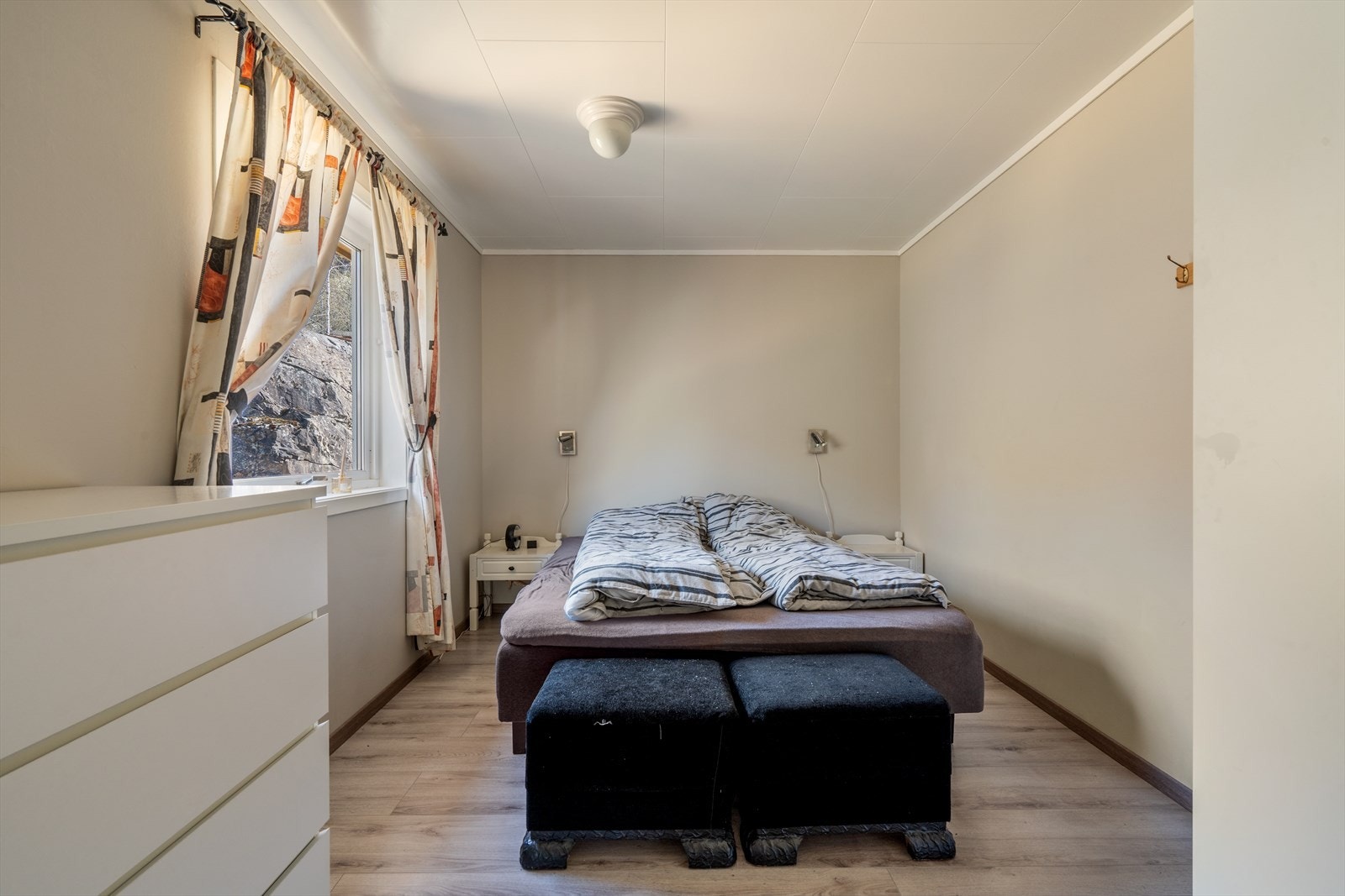 Hovedsoverommet har god plass til dobbeltseng og garderobeløsning. Galleribilde