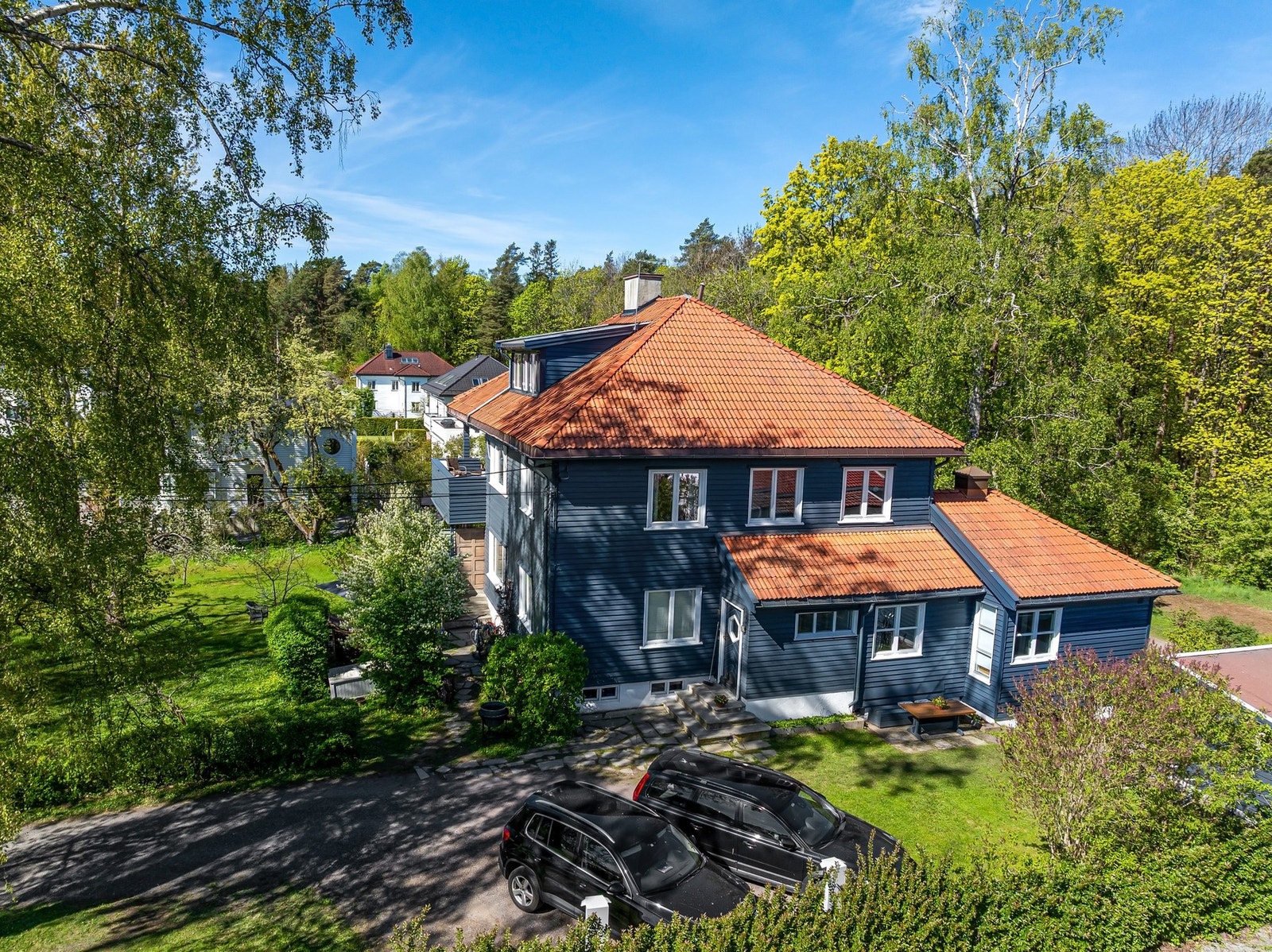 Eiendommen har en flott beliggenhet i veletablert område på Bygdøy. Galleribilde