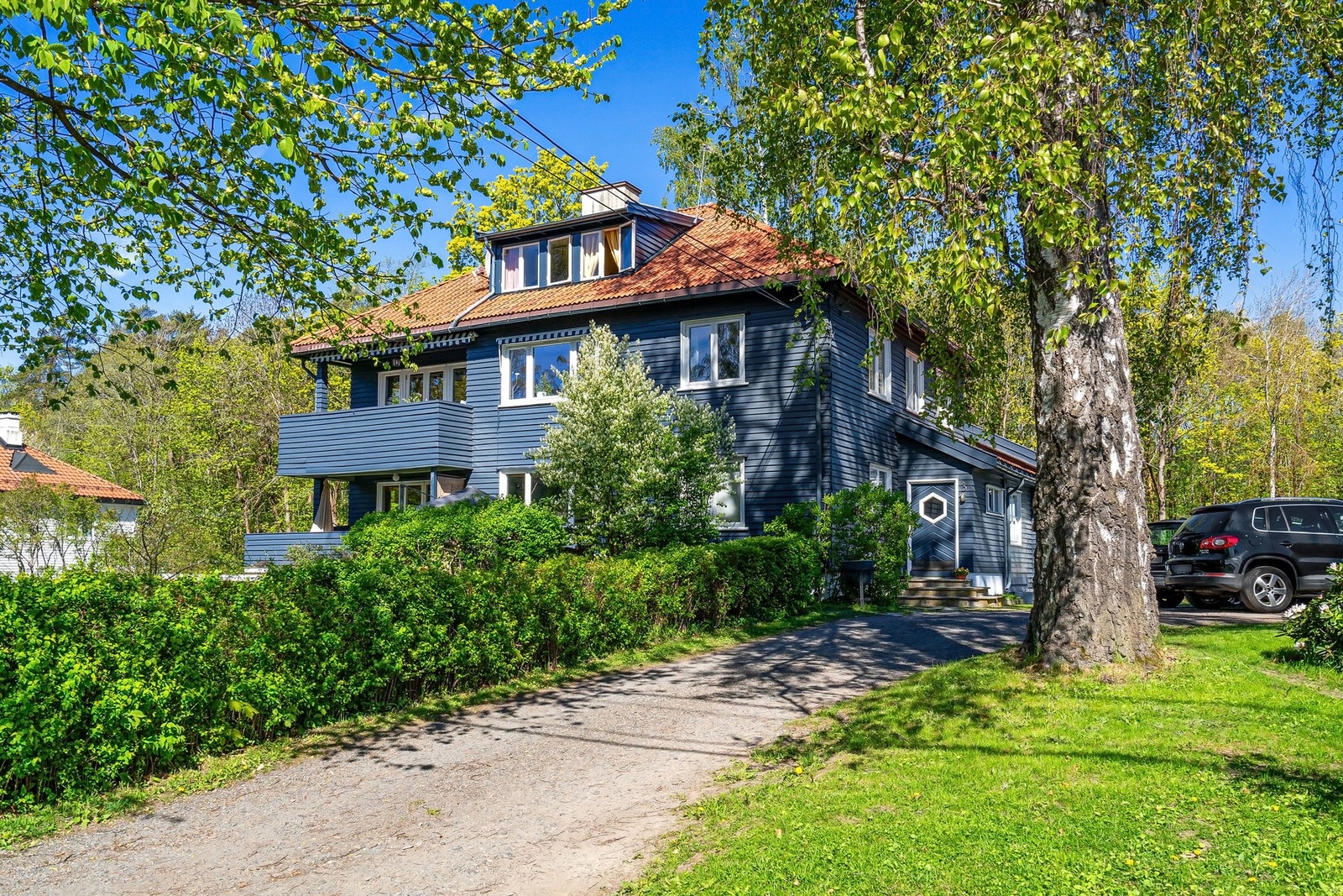 Lovisenlund 3 har direkte adkomst til kongeskogen, leiligheten disponerer biloppstillingsplass med el-billader. Galleribilde