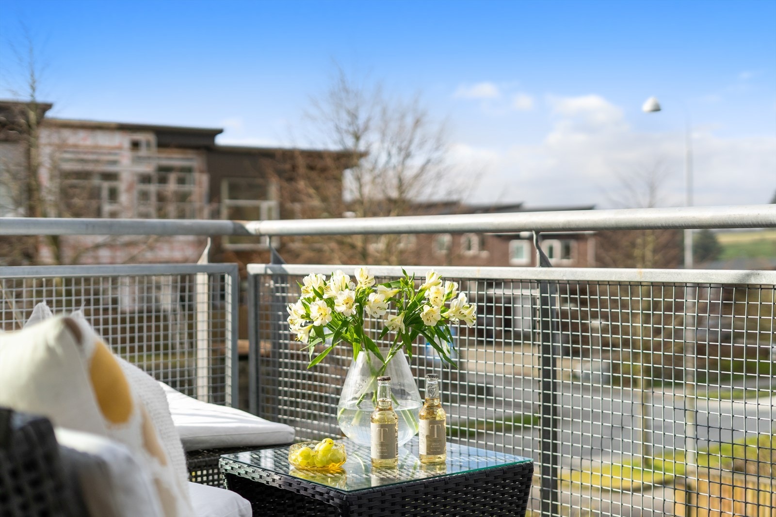 Romslig terrasse med god plass til en sittegruppe. Galleribilde