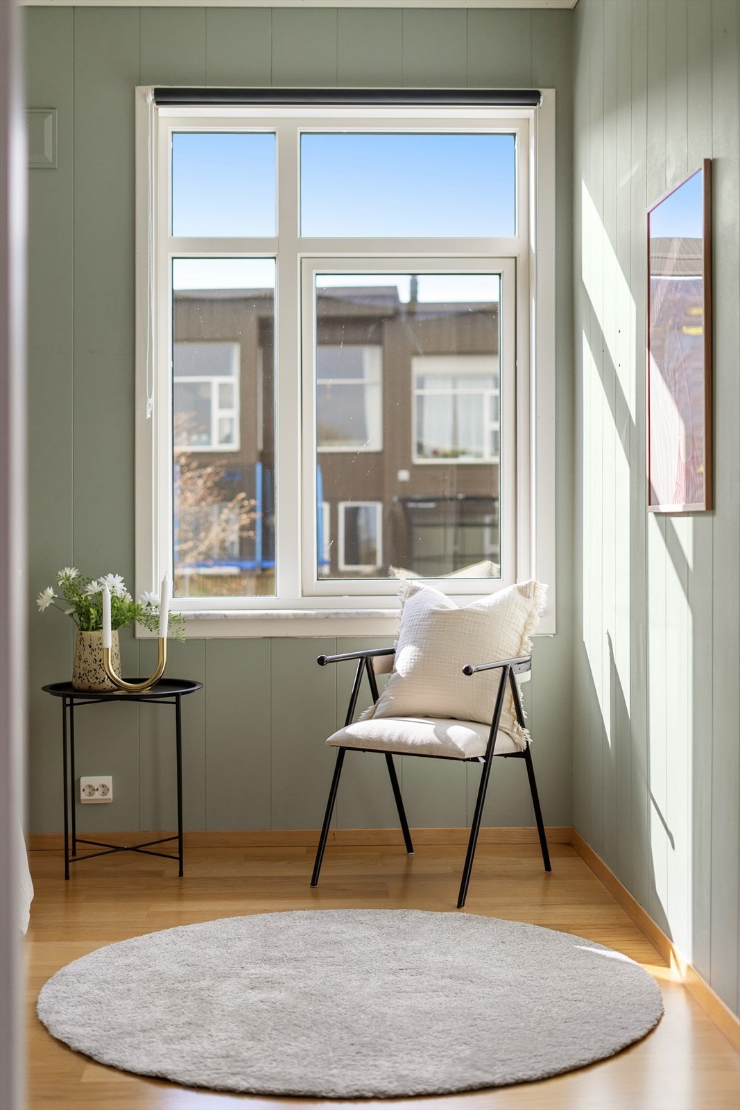 Også her er det parkett på gulvet og malte veggplater. Galleribilde