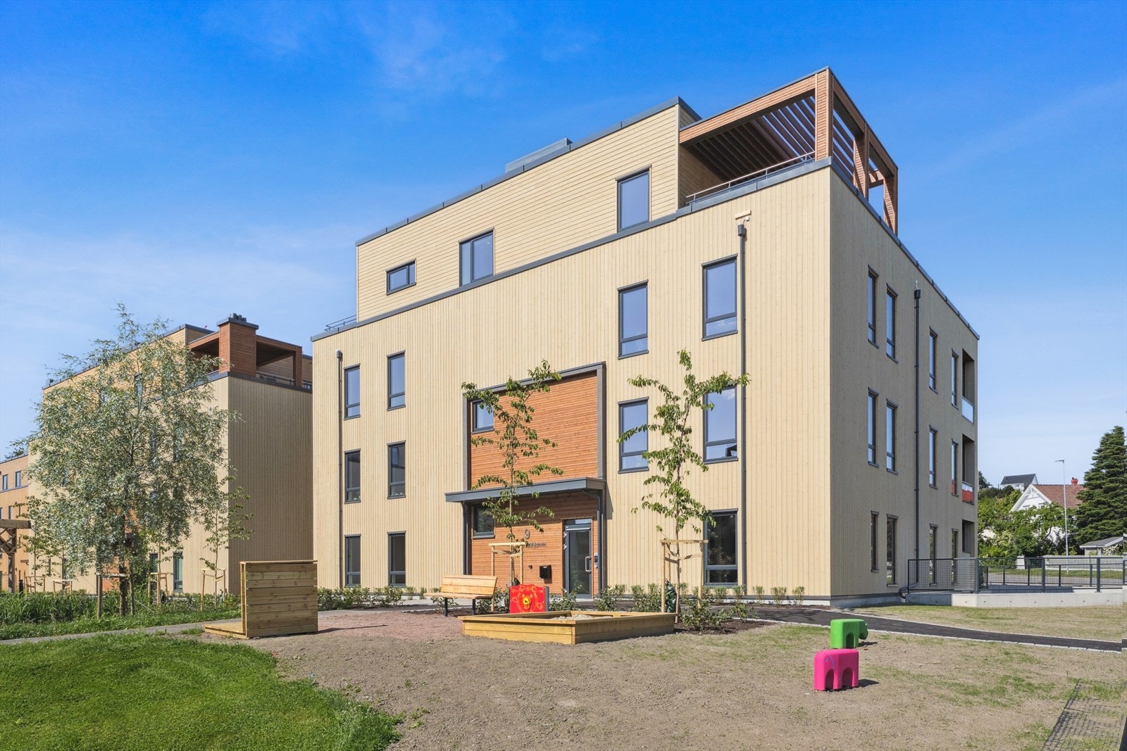 Flott uteområder. Inngangsparti Galleribilde