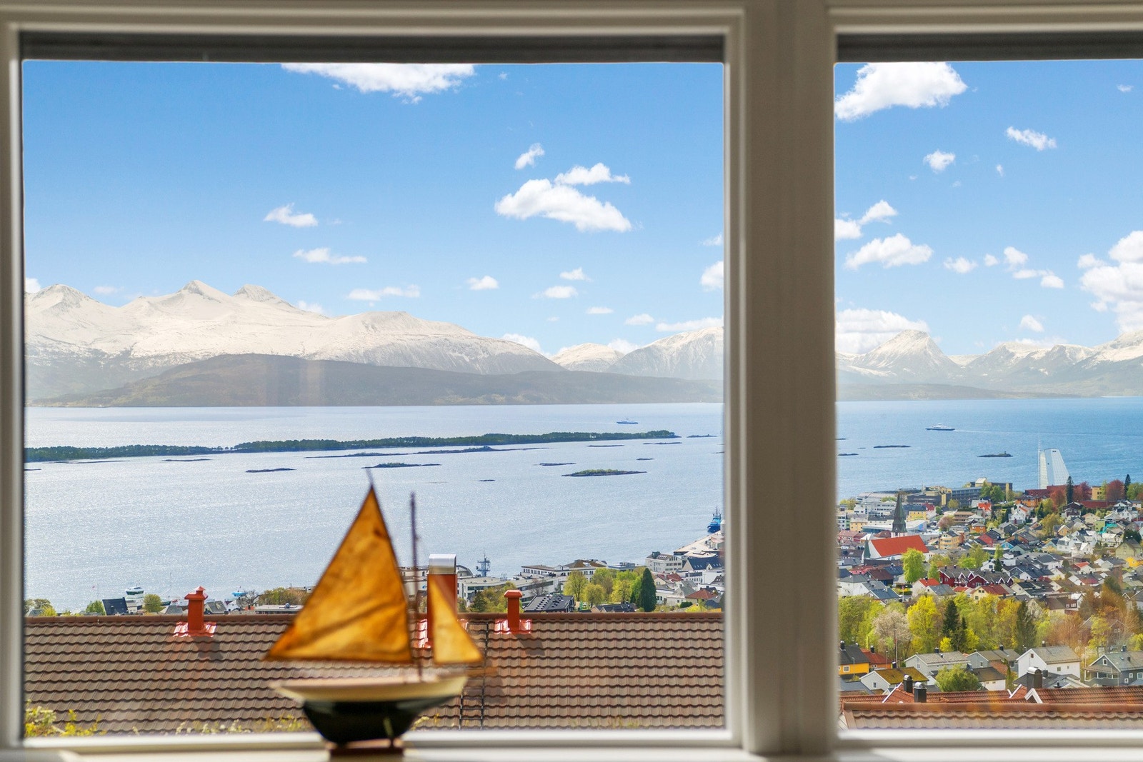 Utsikten fra stuen er magisk! Galleribilde