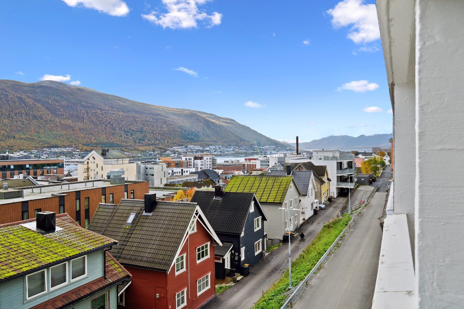 Utsikt sørover fra balkong (Bilde fra 2023) Galleribilde