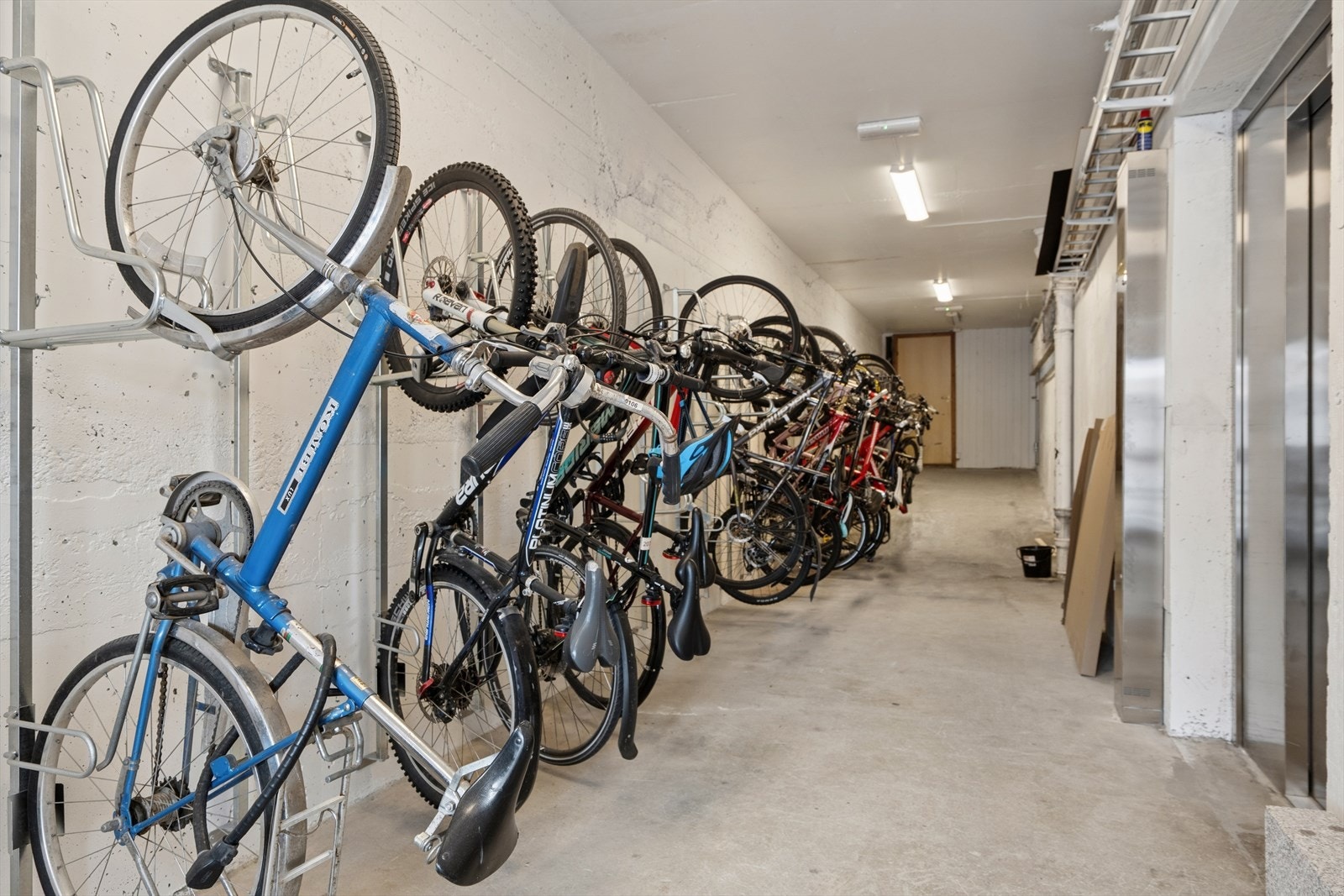 Felles bod i u.etg. med egen sykkelparkering Galleribilde