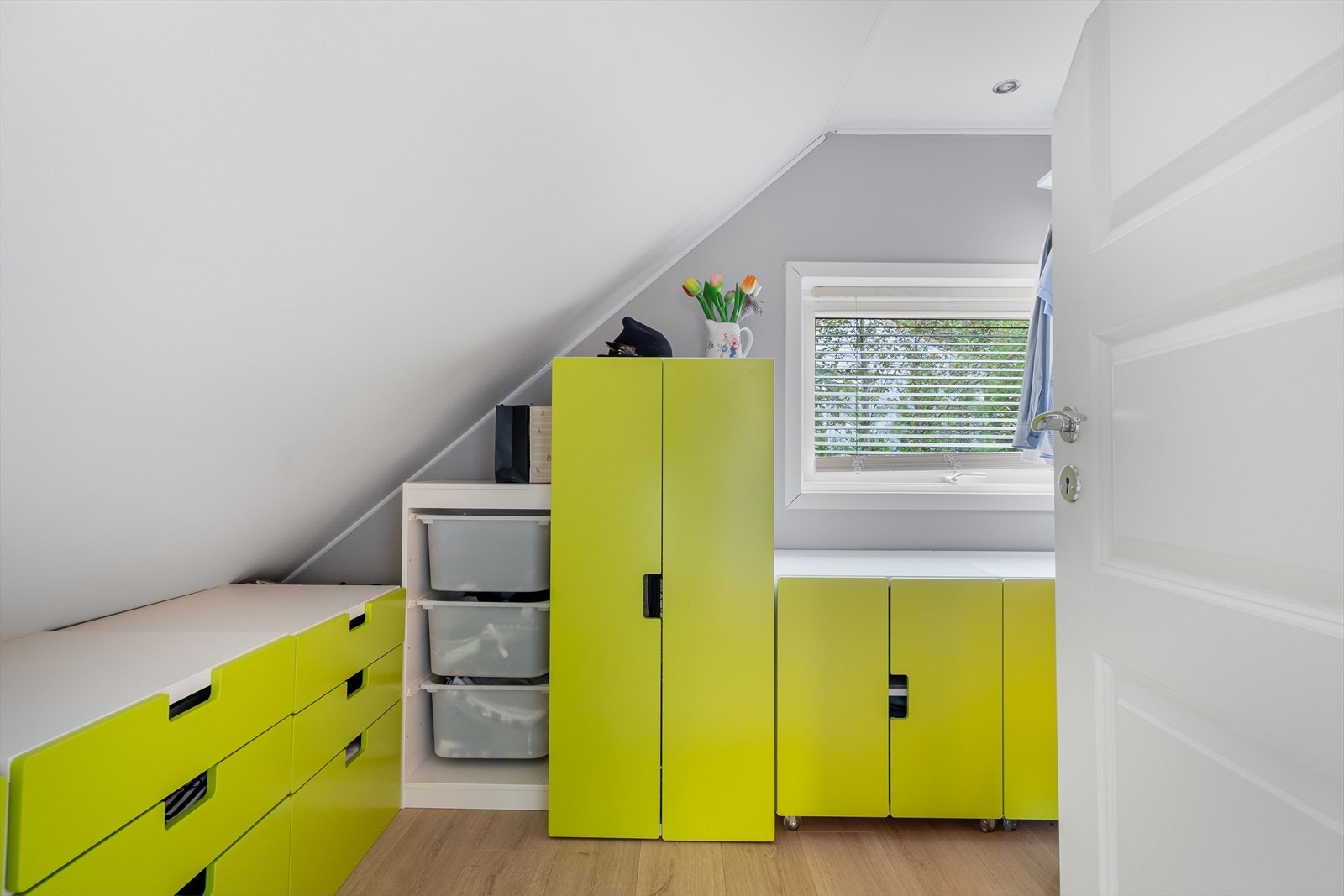 Praktisk med garderobe. Galleribilde