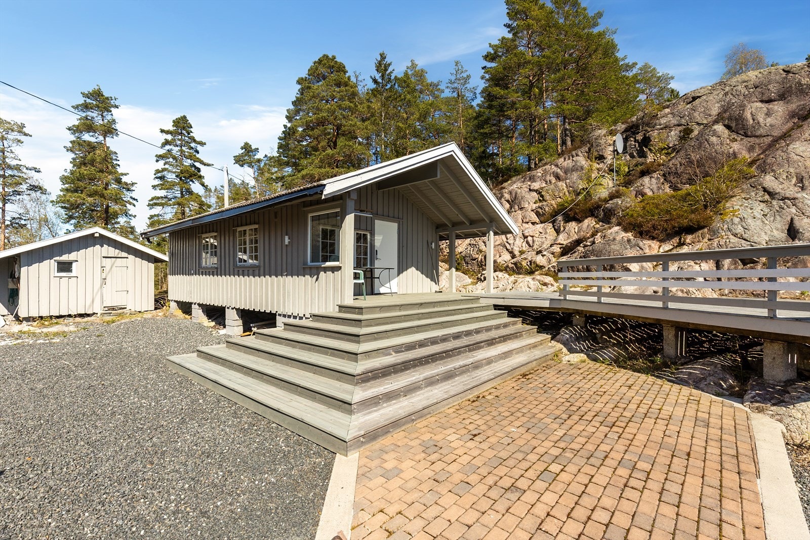 I salget inngår også en selvstendig hytte på egen tomt (gnr. 63, bnr. 4). Galleribilde