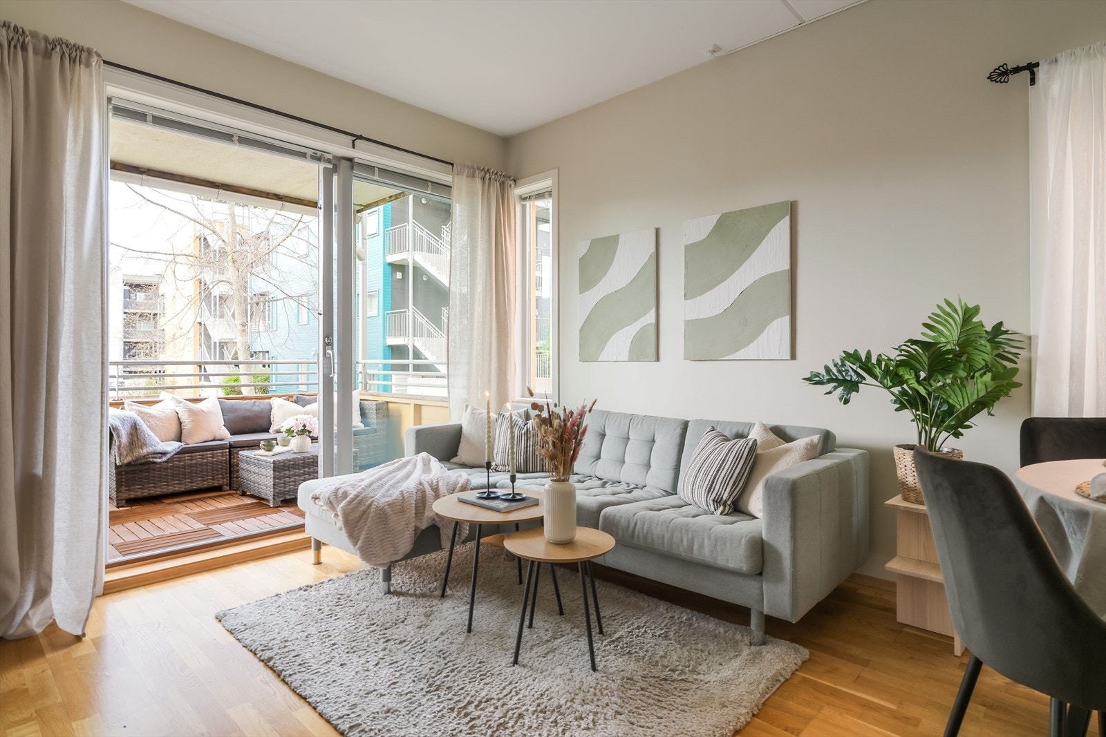 Fra stuen er det utgang til en vestvendt balkong på ca. 10 m². Galleribilde