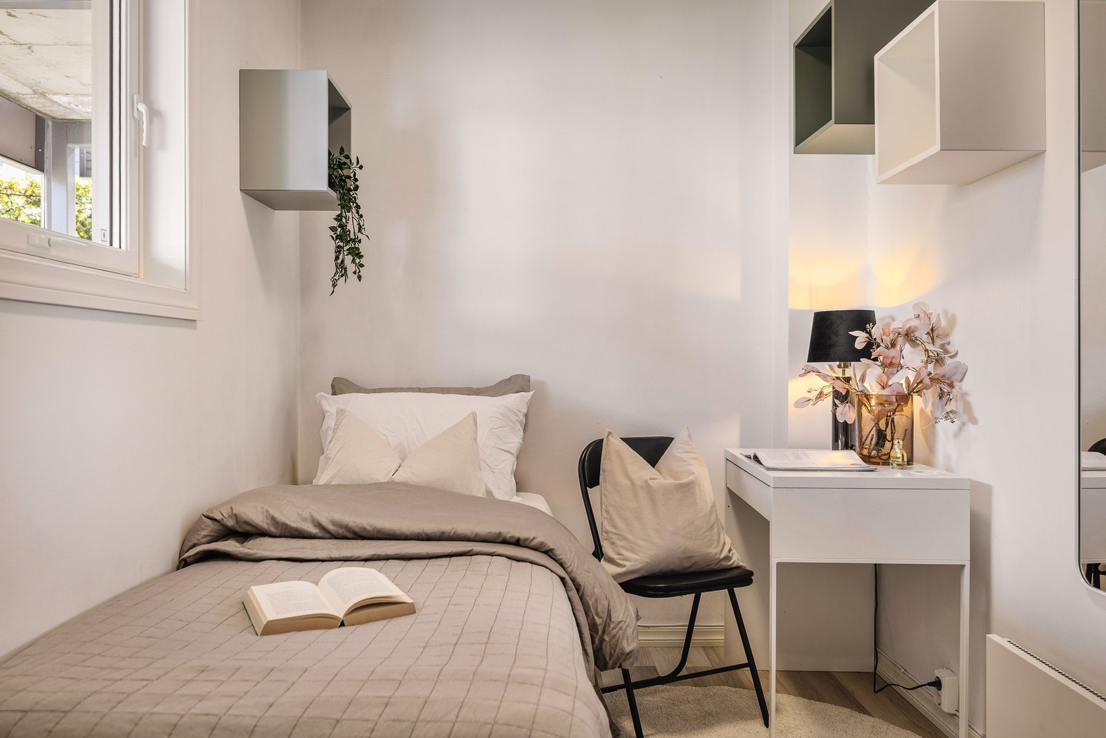 - Et rom med mange muligheter - benyttes i dag som et gjesterom - Galleribilde