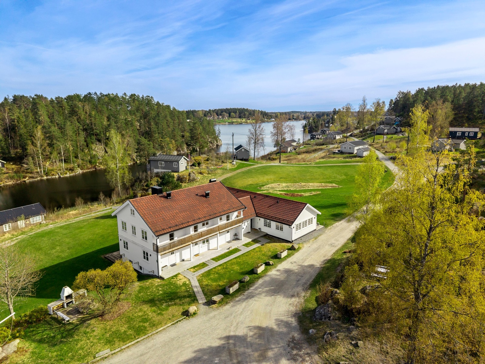 Området er kjent for sin nærhet til skog og mark. Galleribilde
