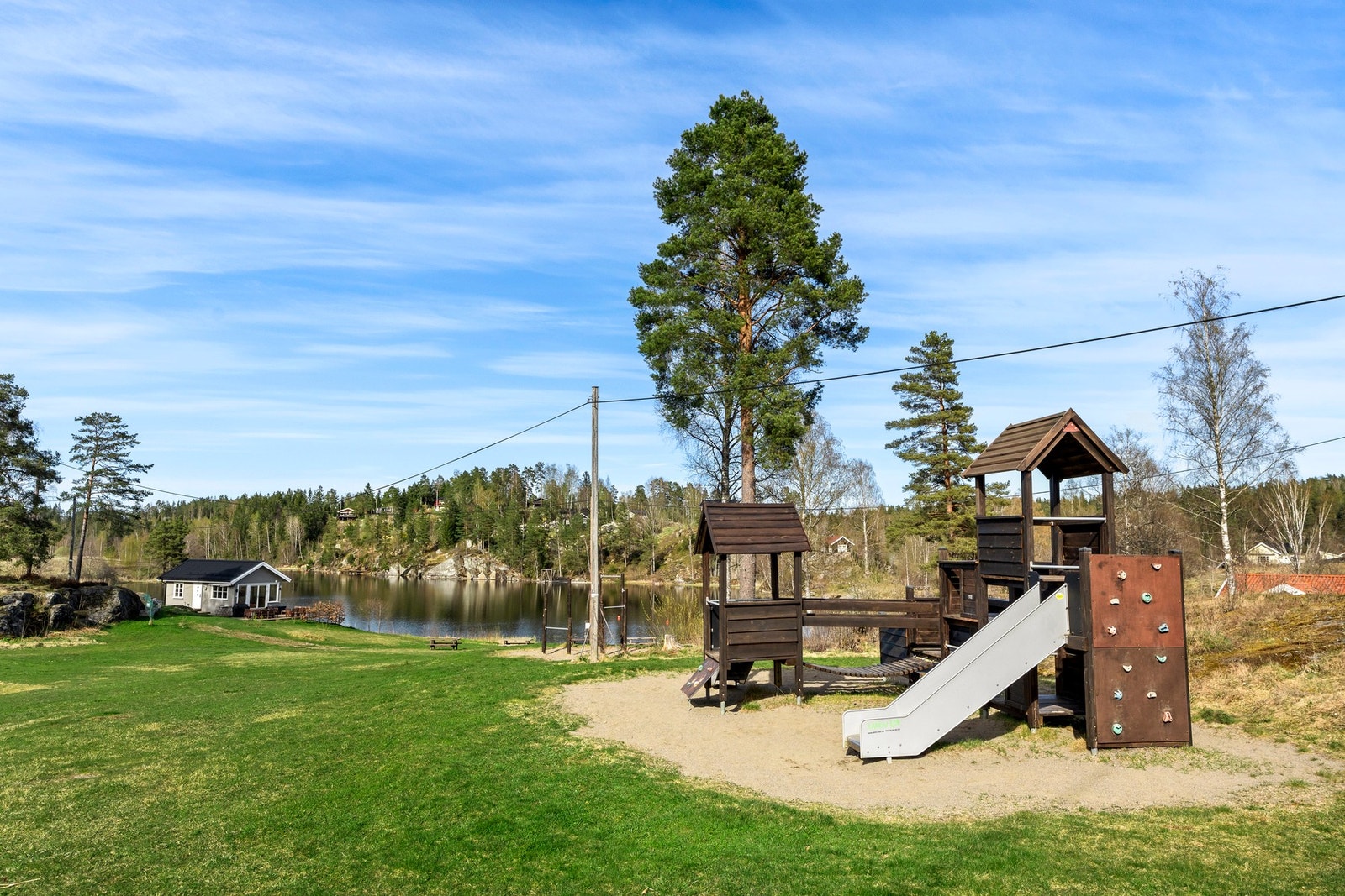 Det er også en koselig lekeplass for området. Galleribilde