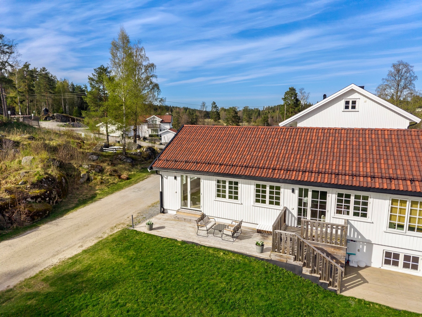 Dette er en eldre sjarmerende bygning som ble pusset opp i 2020. Galleribilde