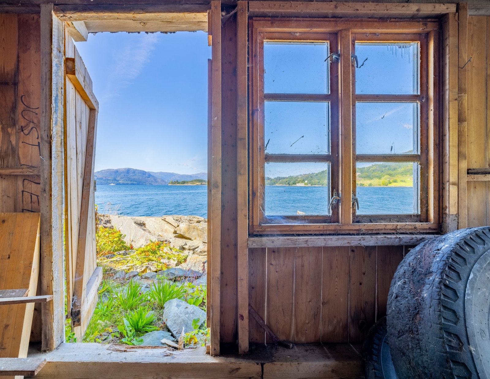 Naust på Skjørsand - Helt ytterst på Saltneset Galleribilde