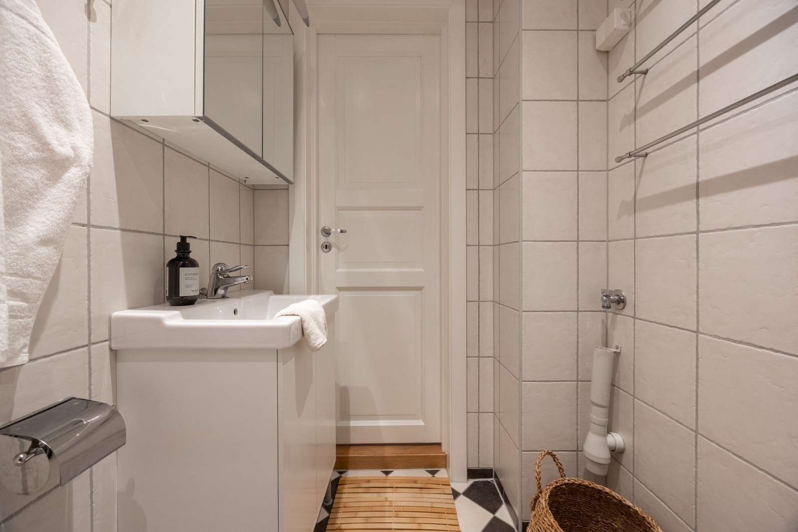 Badet har opplegg for vaskemaskin. Galleribilde