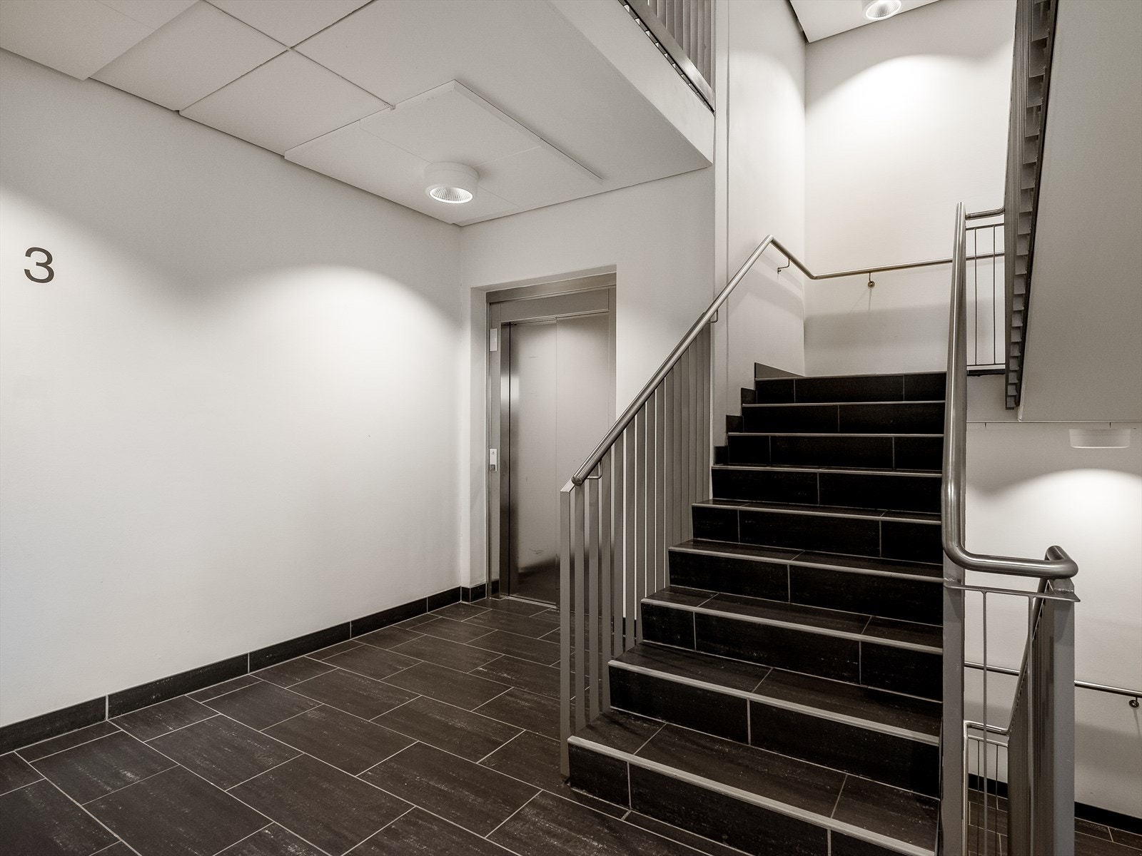Inngang via felles trappeløp eller heis. Galleribilde