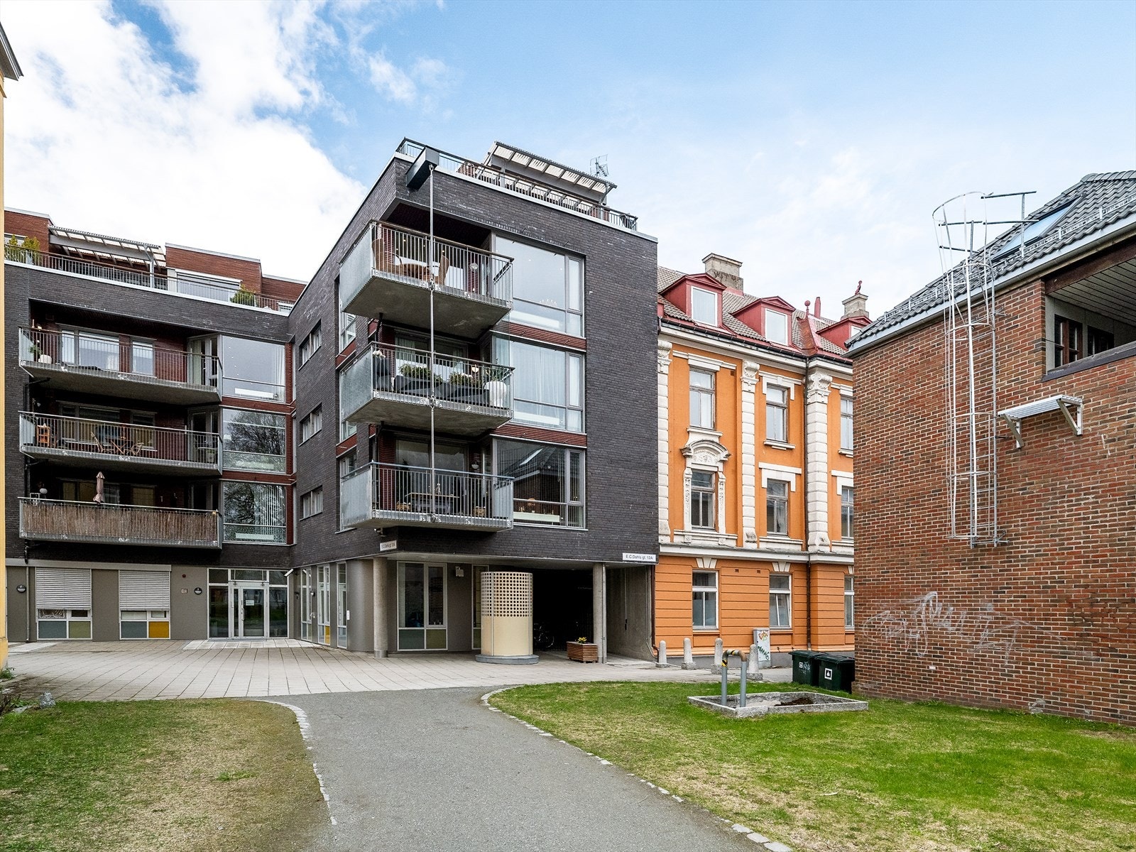 Den sentrale beliggenheten gjør at man har gangavstand til alt man trenger i hverdagen. Galleribilde