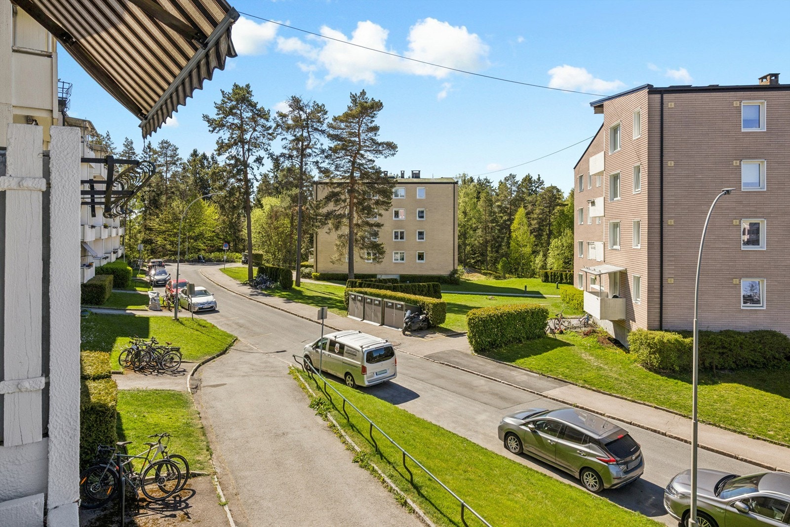 Fra leiligheten er det kun 4 minutters gange til Bergkrystallen T-banestasjon. Galleribilde