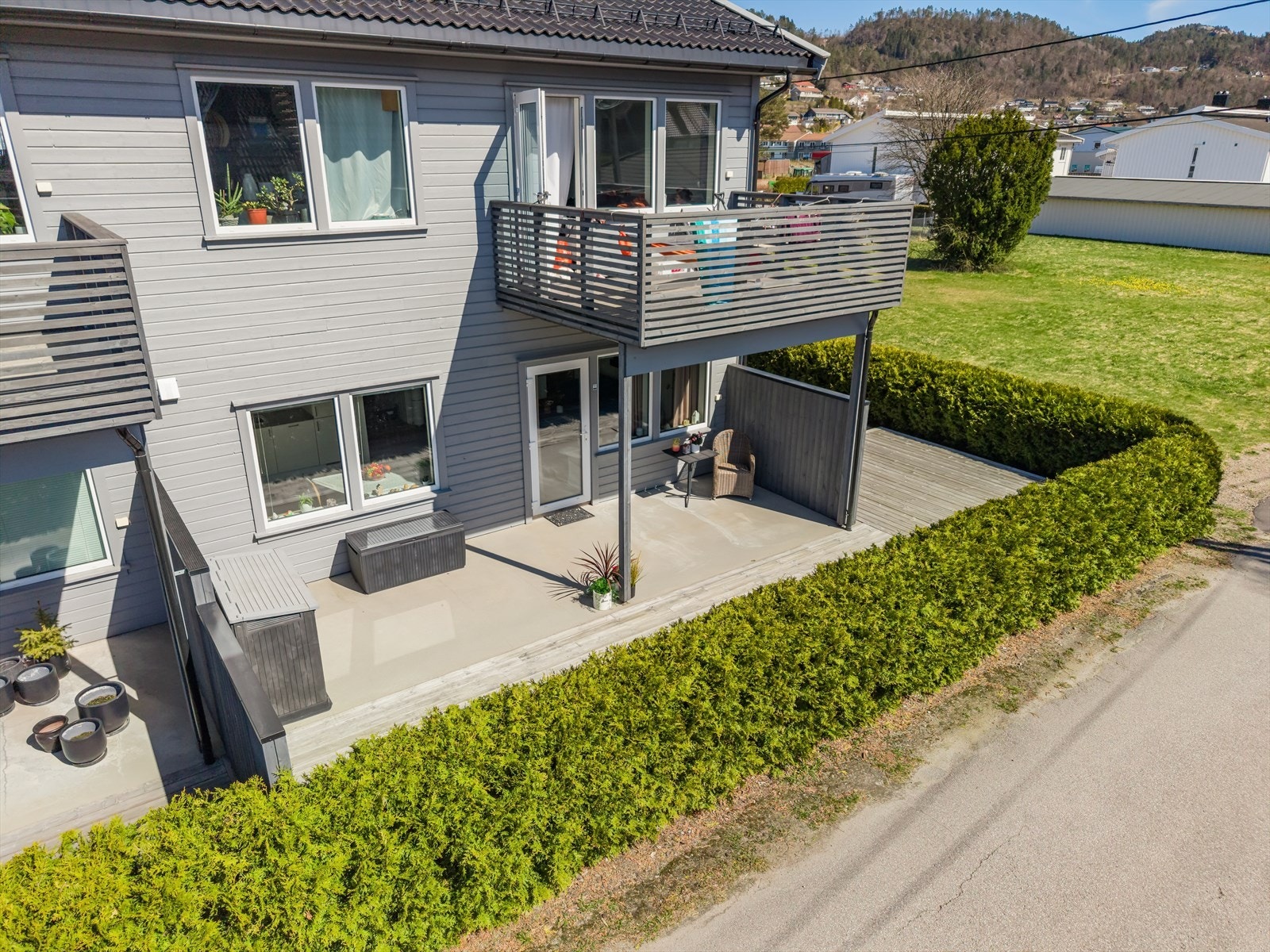 Sentralt beliggende leilighet i 1. etasje med eget uteareal på ca. 48 kvm. Galleribilde