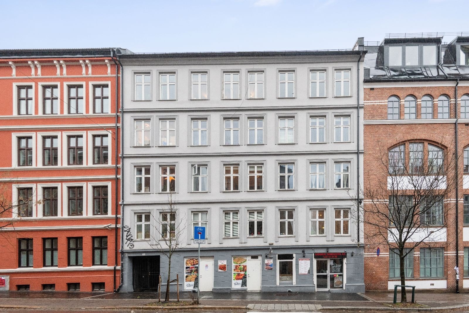 Fasade. Leiligheten ligger i toppetasjen og er ledig fra 1.8 til langtidsleie. Galleribilde