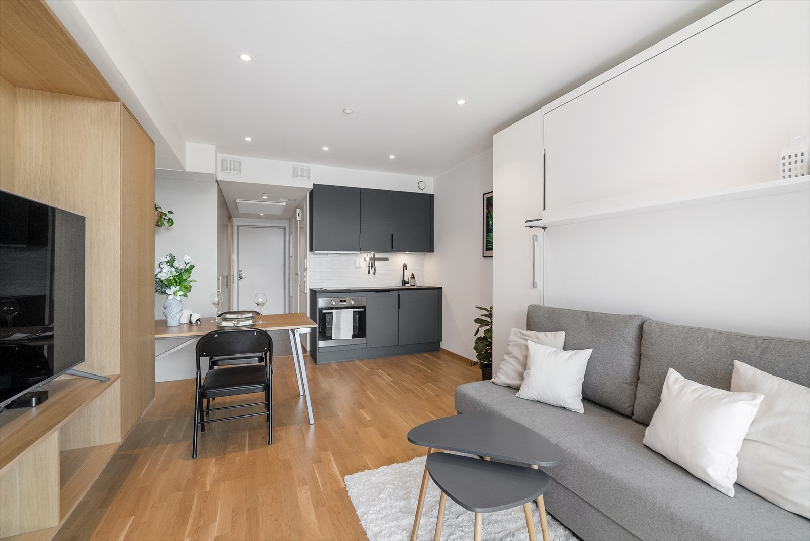 Leiligheten har lave, forutsigbare felleskostnader på kr. 1 294,- pr. mnd., og energiklasse B - som hos flere banker gir gunstige grønt boliglån. Galleribilde