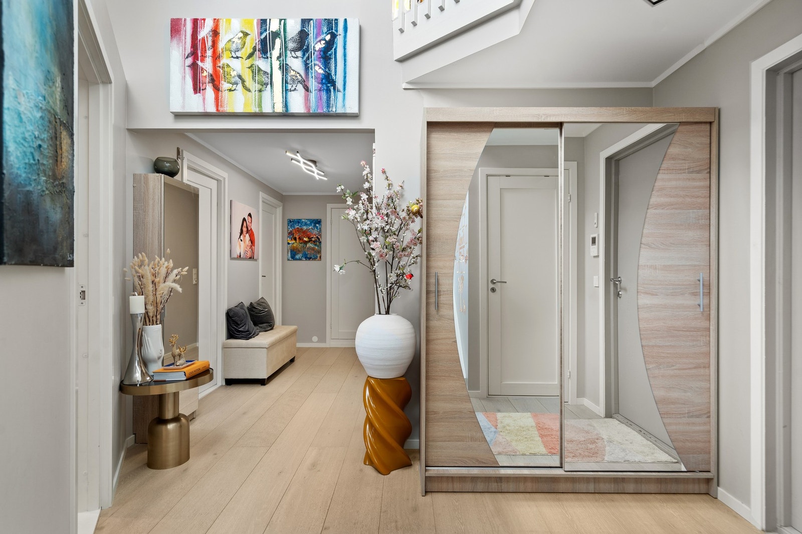 leiligheten er lekker og meget moderne innredet Galleribilde