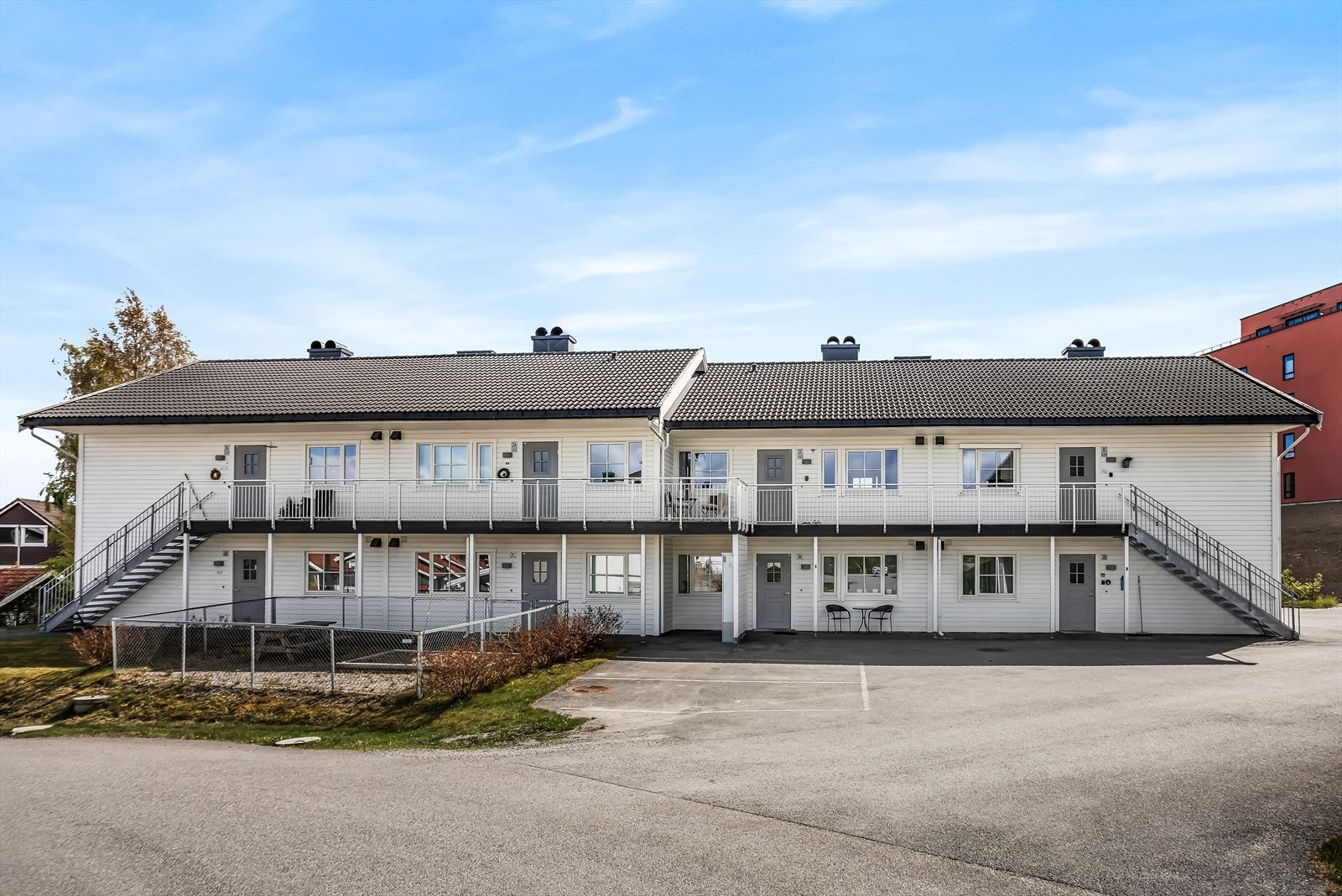 Boligbygg fra 2016 i et rolig og godt etablert nabolag. Galleribilde