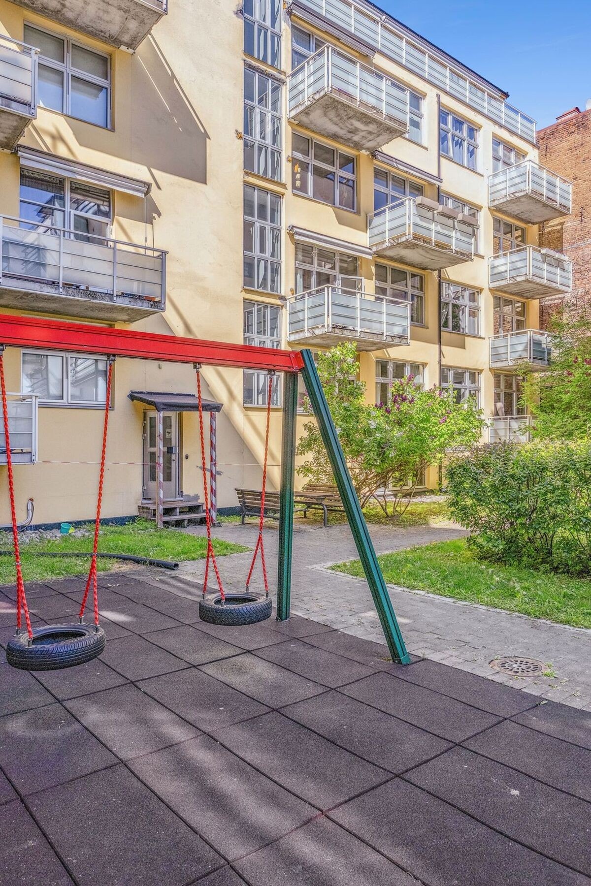 Lekeplass på fellesområde Galleribilde