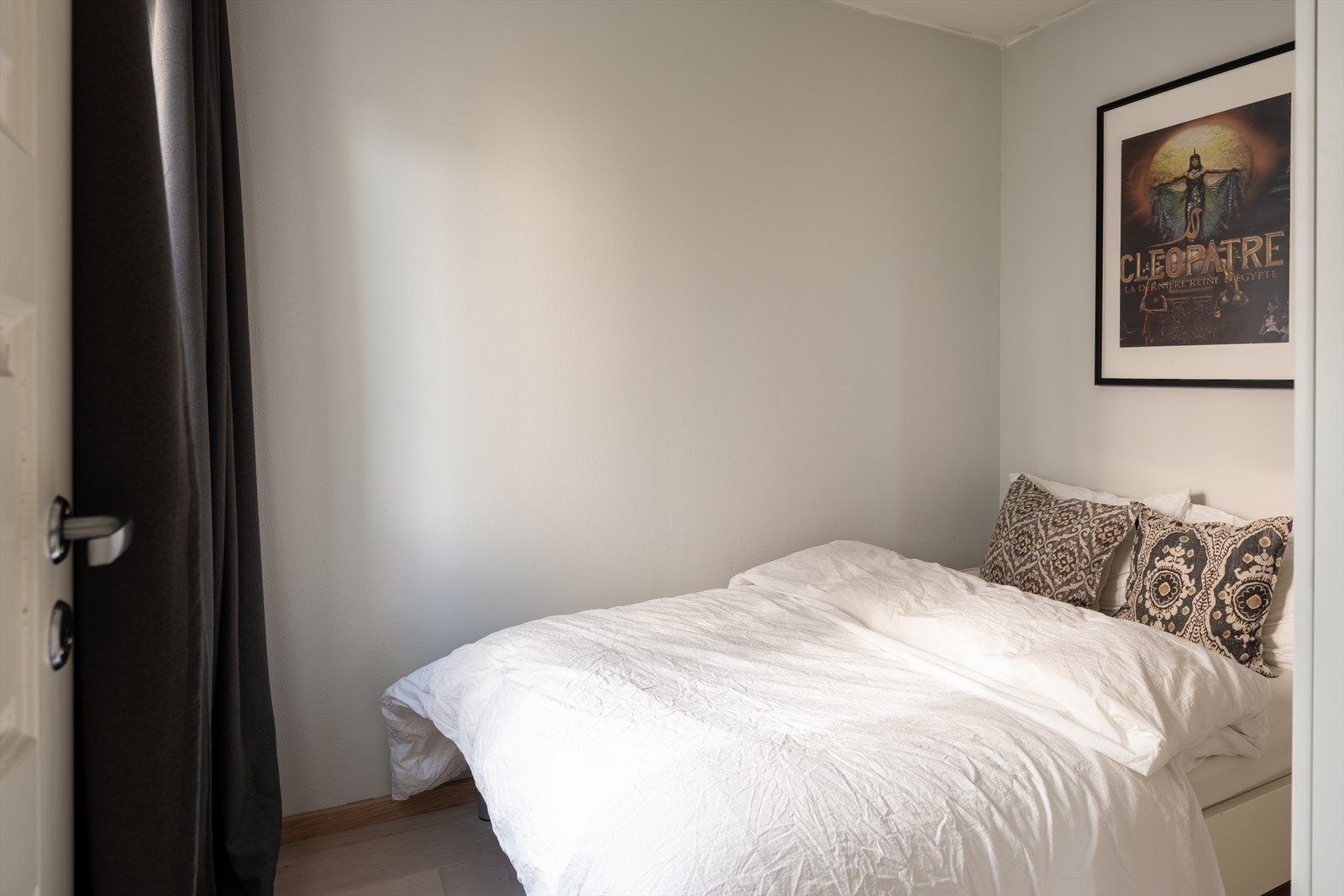 Det andre soverommet er på ca. 7m² med plass til både dobbeltseng og garderobeskap. Galleribilde